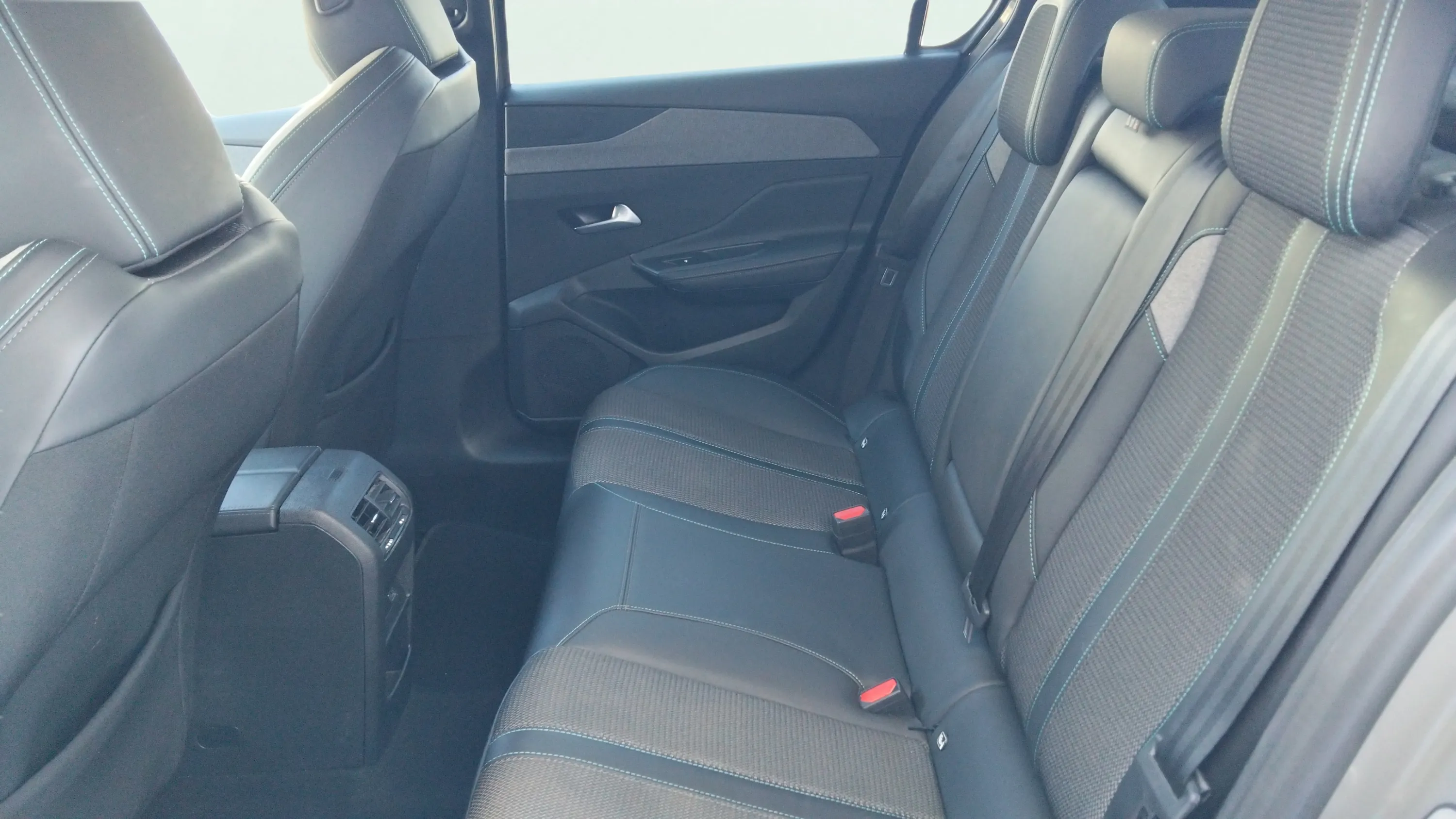 Peugeot 308 Allure BlueHDi 130 EAT8 - foto 16