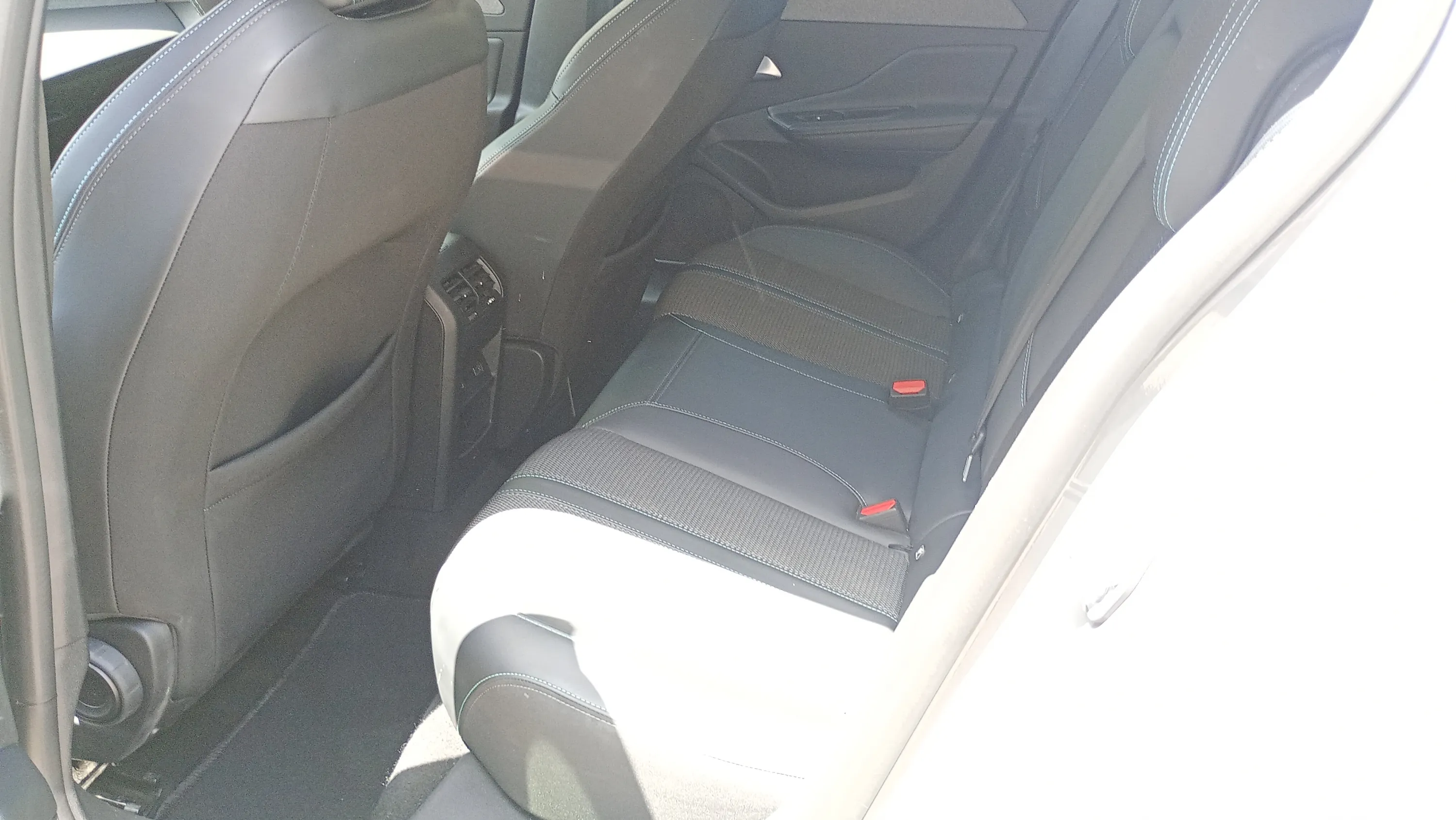 Peugeot 308 Allure BlueHDi 130 EAT8 - foto 21