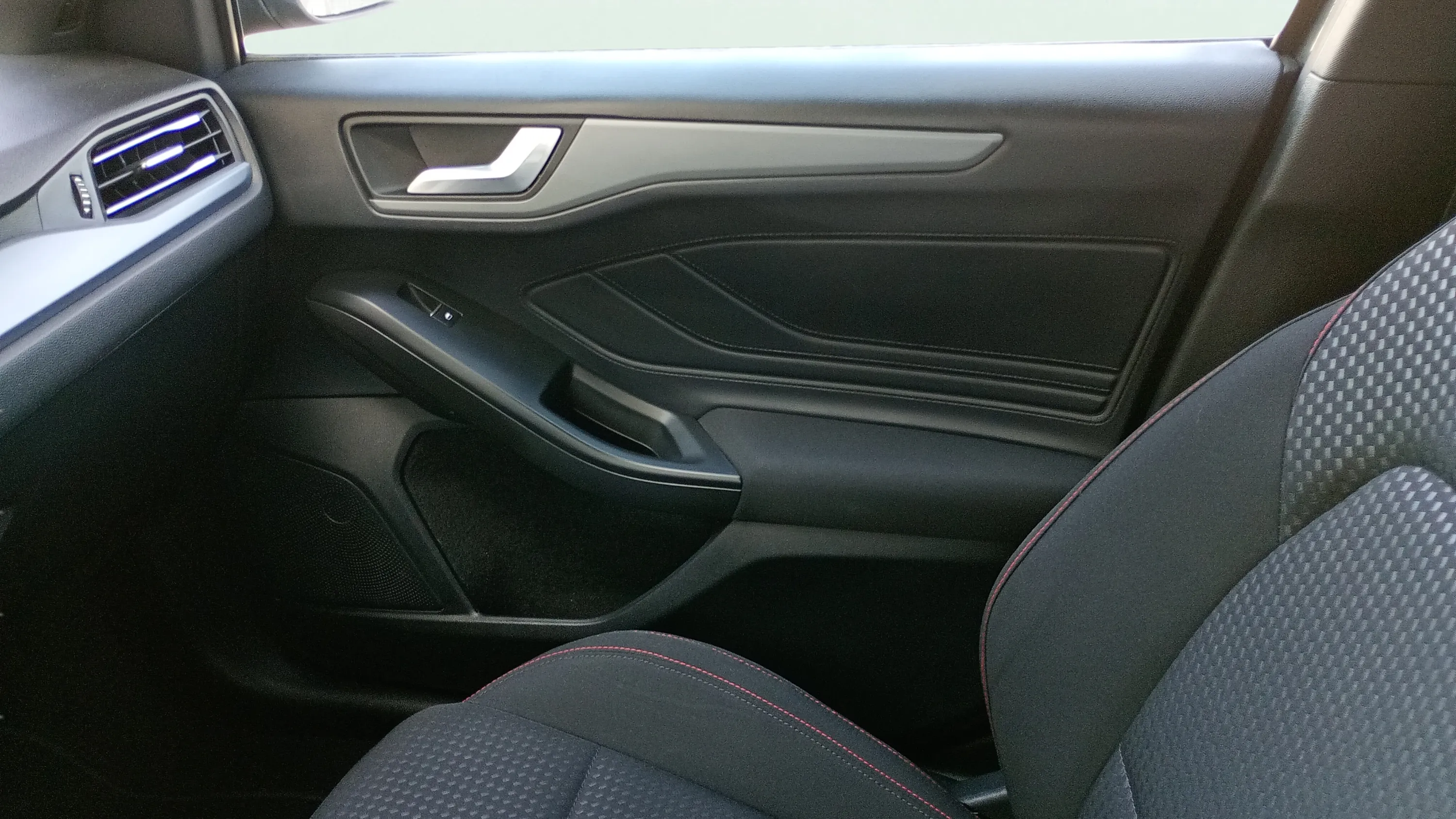 Ford Focus 1.0 EcoBoost MHEV ST-Line Style SIP - foto 18