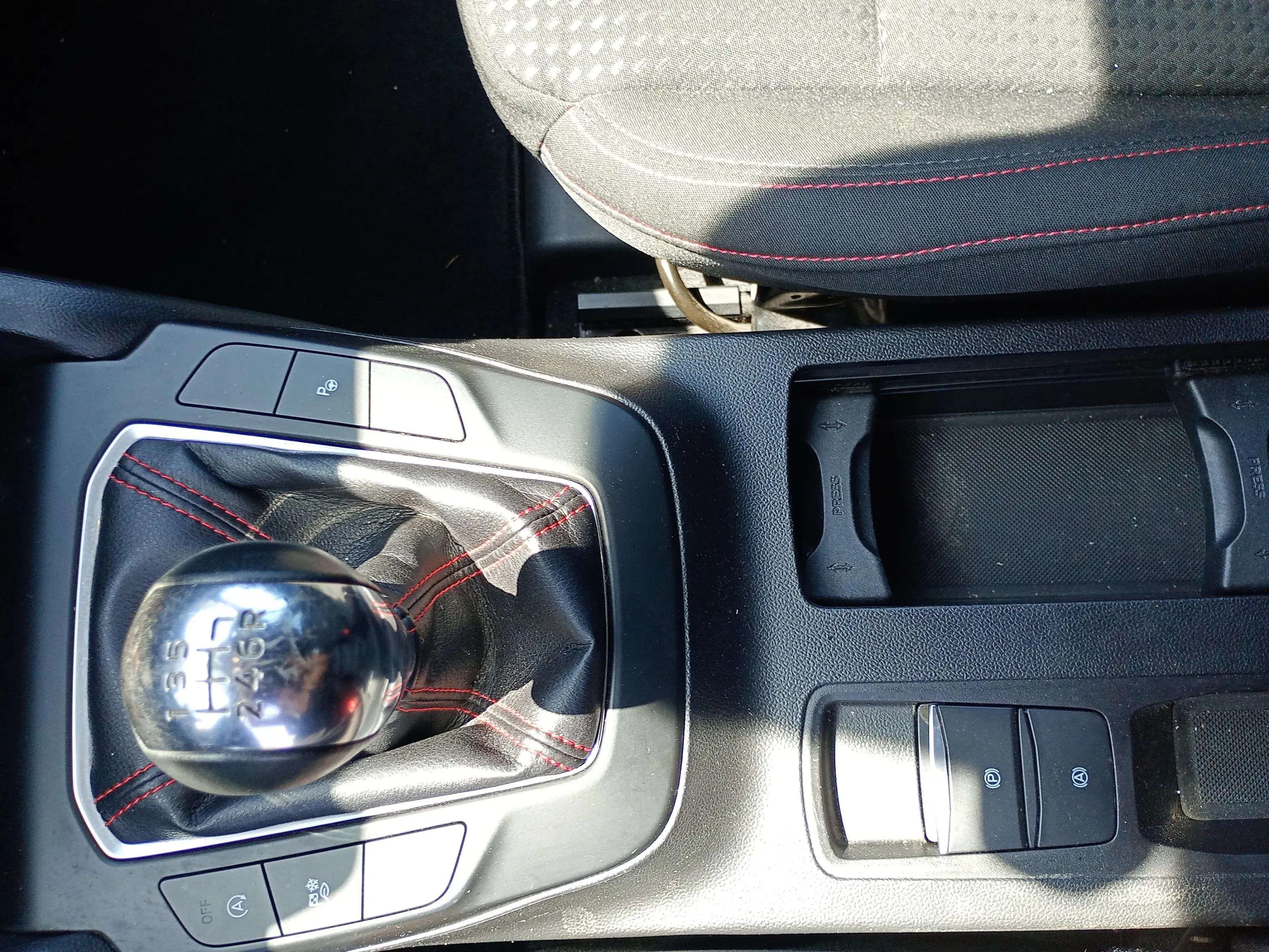 Ford Focus 1.0 EcoBoost MHEV ST-Line Design SIP - foto 15
