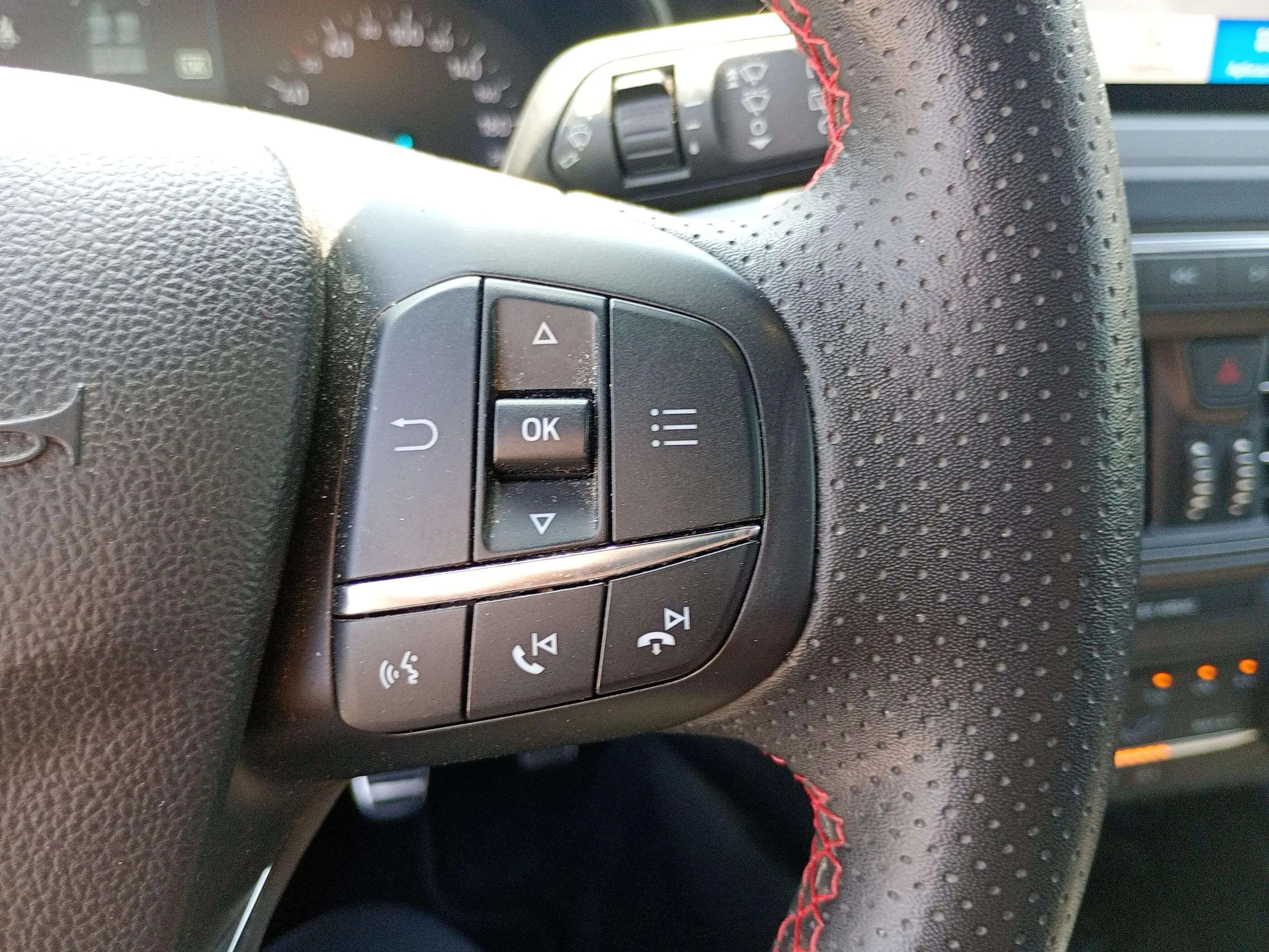 Ford Focus 1.0 EcoBoost MHEV ST-Line Design SIP - foto 18