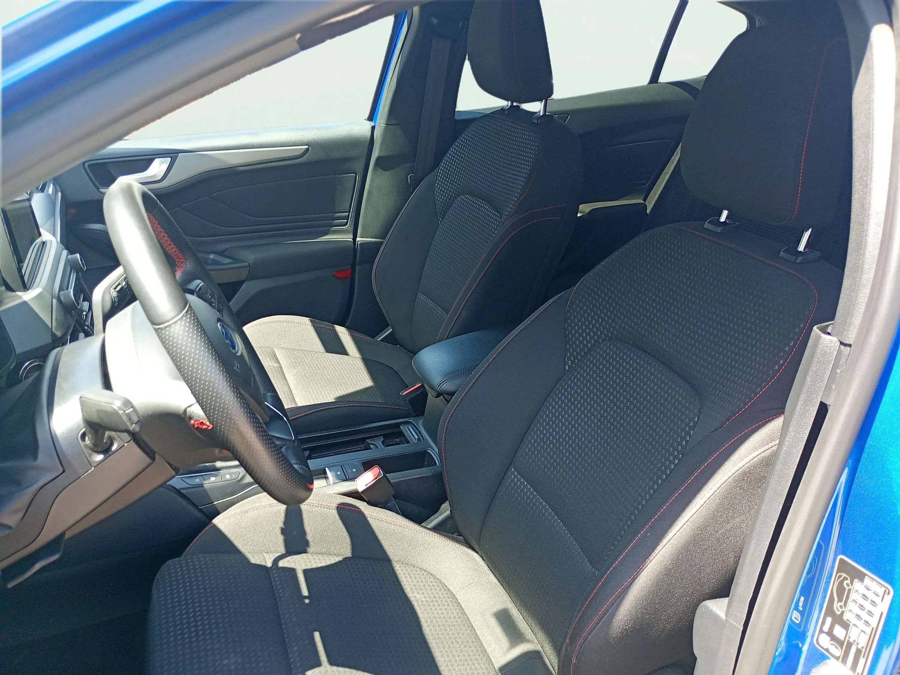 Ford Focus 1.0 EcoBoost MHEV ST-Line Design SIP - foto 11