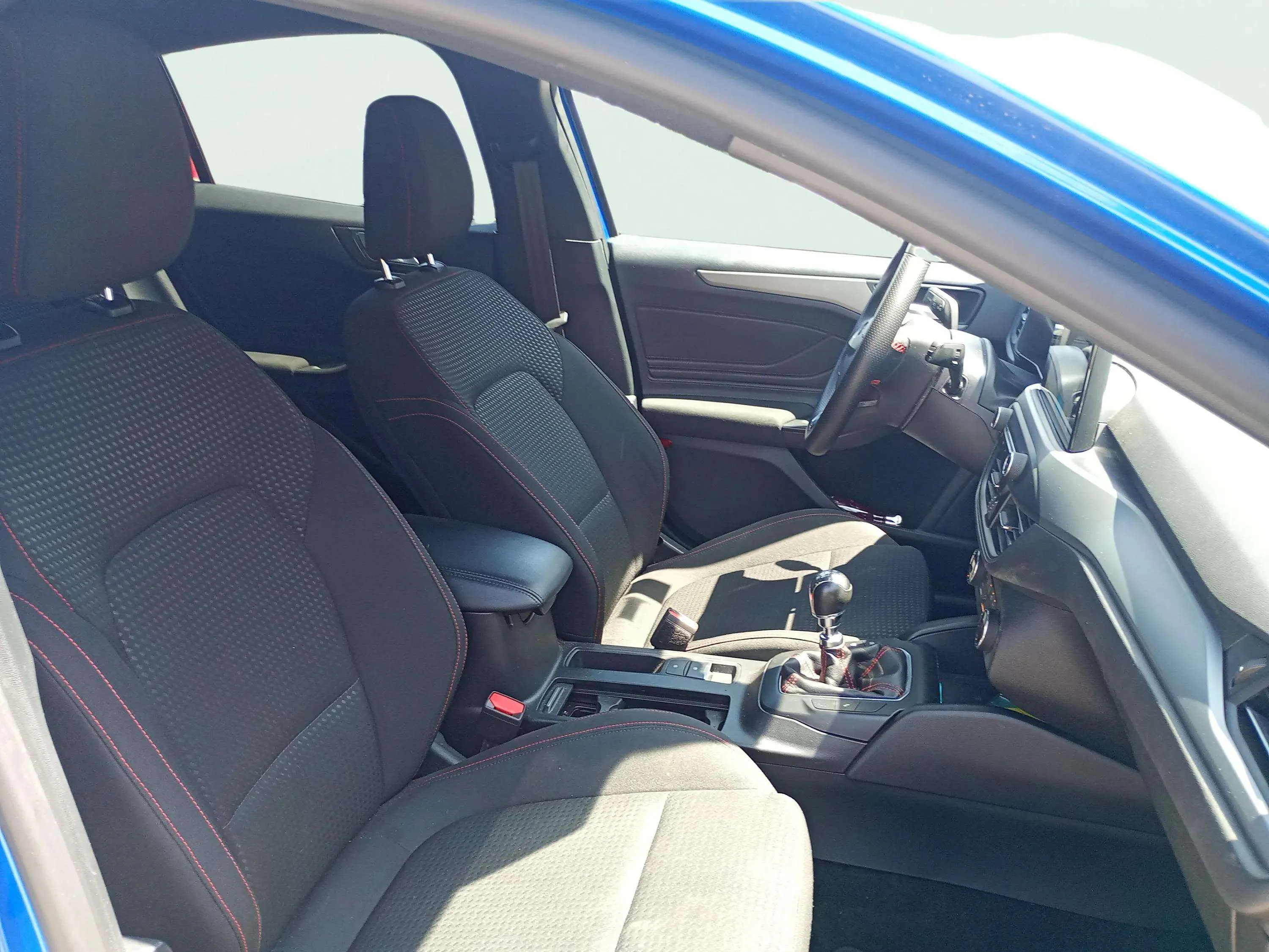 Ford Focus 1.0 EcoBoost MHEV ST-Line Design SIP - foto 10