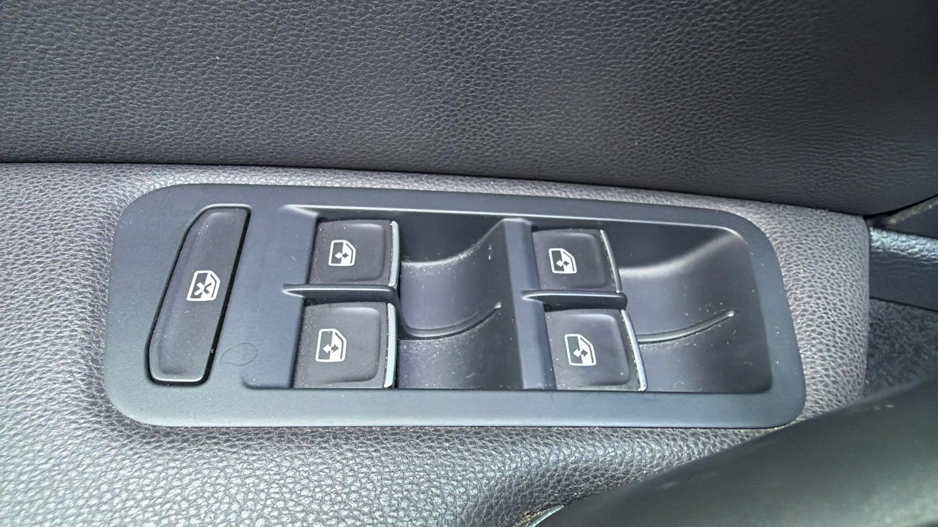 Volkswagen Golf R 2.0 TSI 4Motion DSG - foto 17