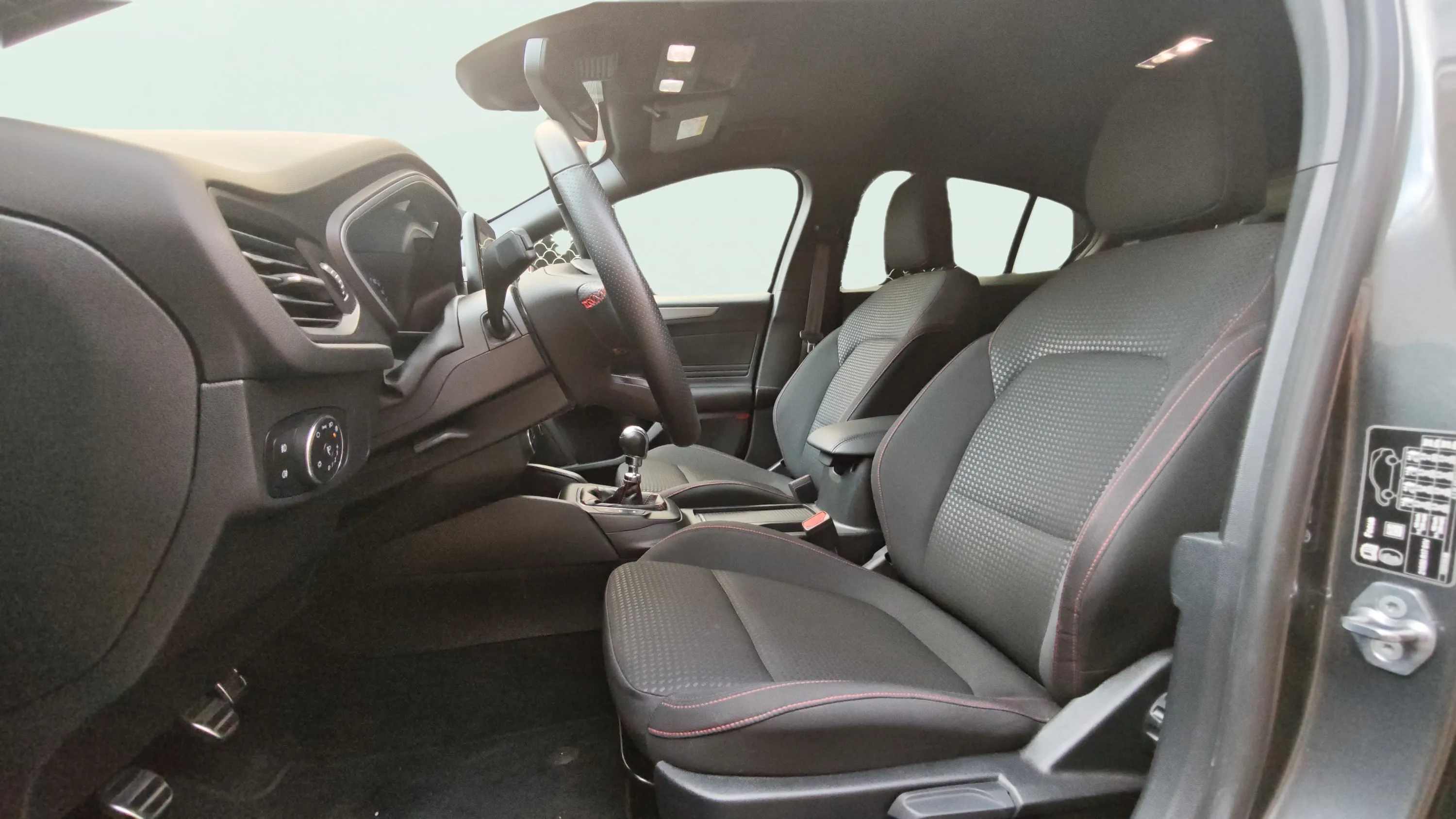 Ford Focus 1.0 EcoBoost MHEV ST-Line - foto 7