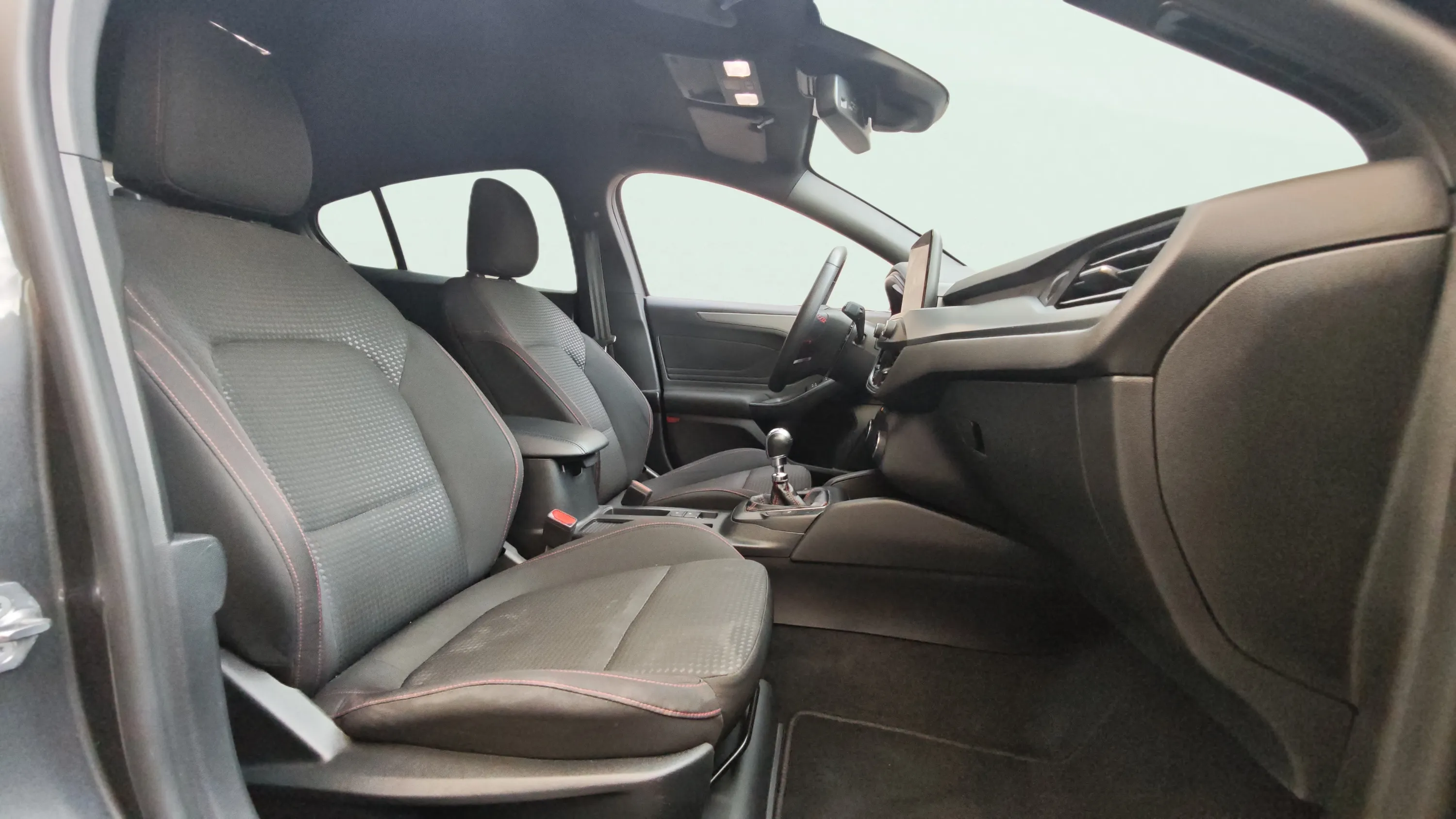 Ford Focus 1.0 EcoBoost MHEV ST-Line - foto 10