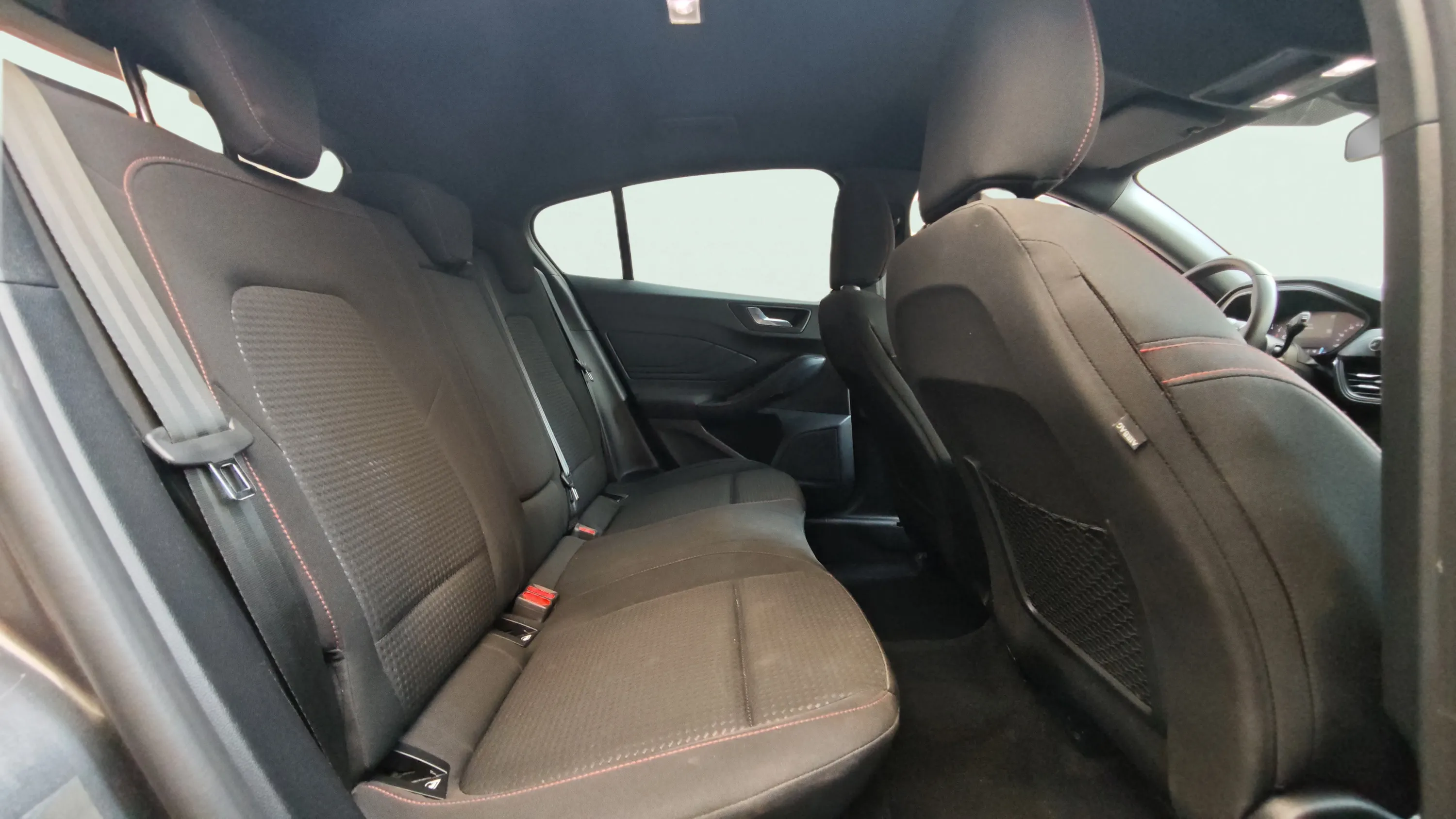 Ford Focus 1.0 EcoBoost MHEV ST-Line - foto 12