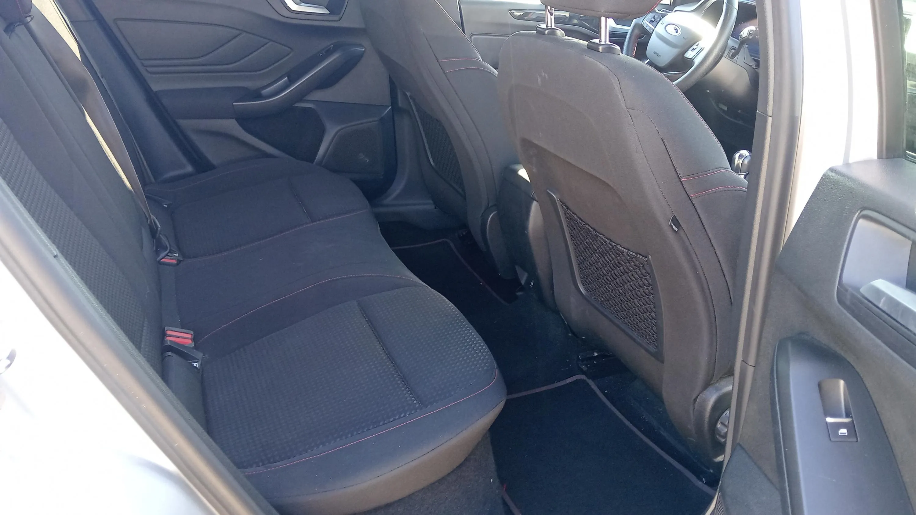 Ford Focus 1.0 EcoBoost MHEV ST-Line - foto 18