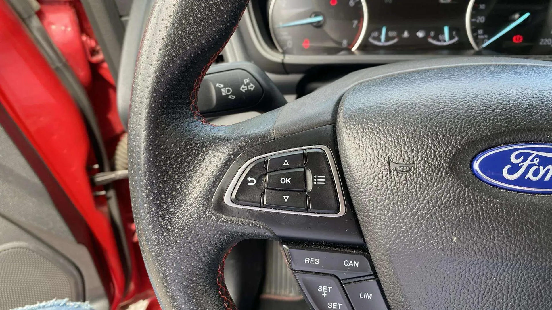 Ford EcoSport 1.0T EcoBoost ST Line - foto 14