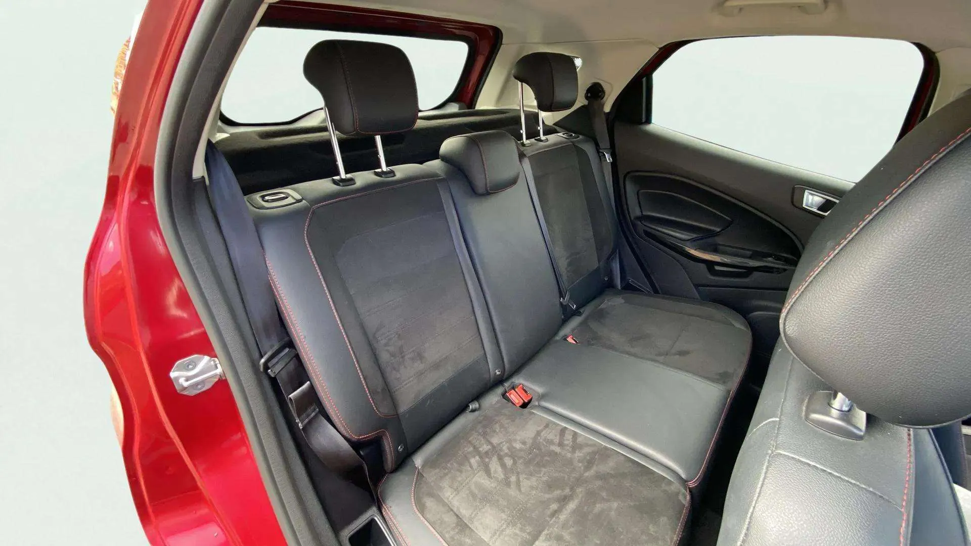 Ford EcoSport 1.0T EcoBoost ST Line - foto 23
