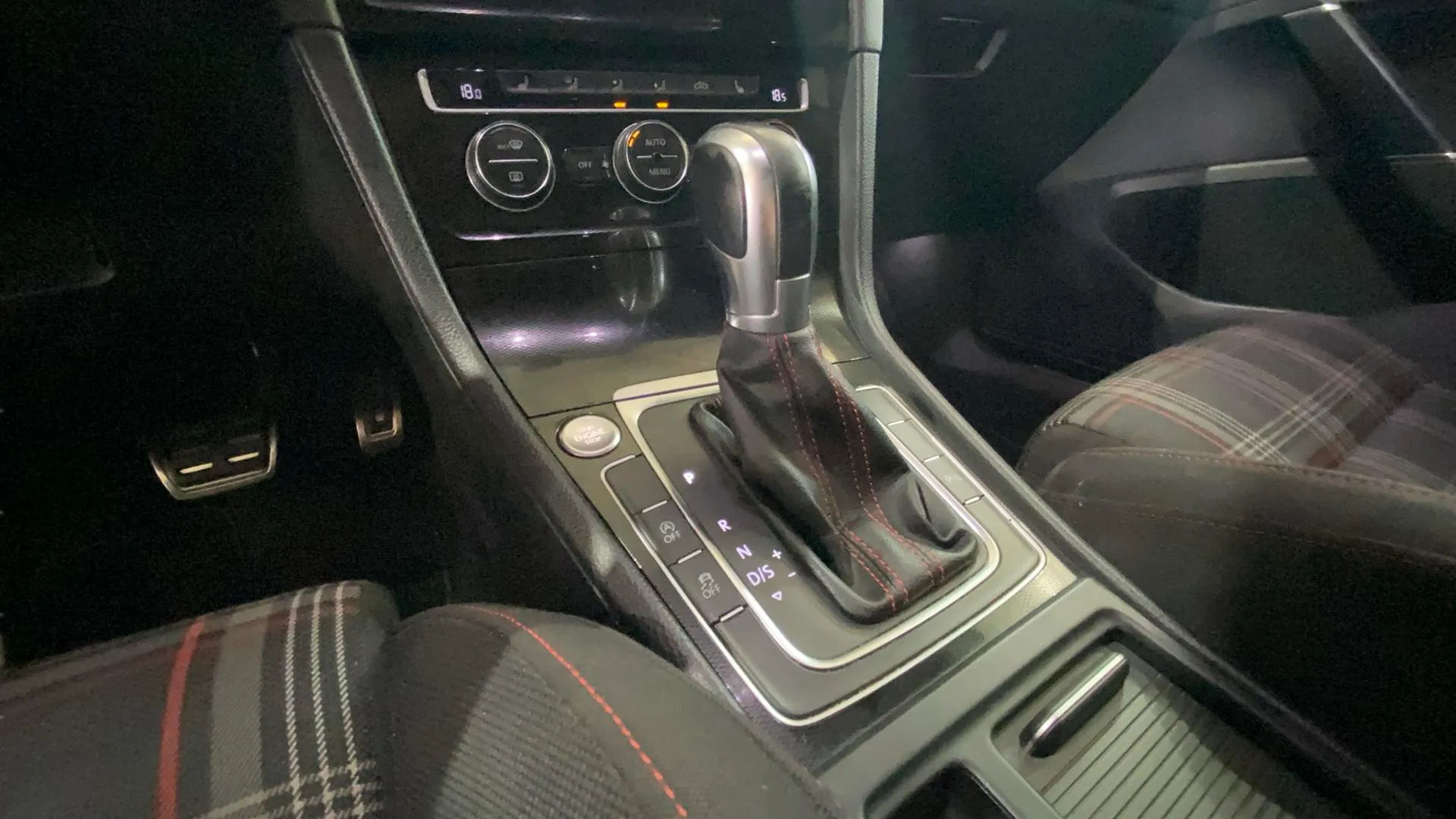 Volkswagen Golf GTI 2.0 TSI DSG BMT - foto 23