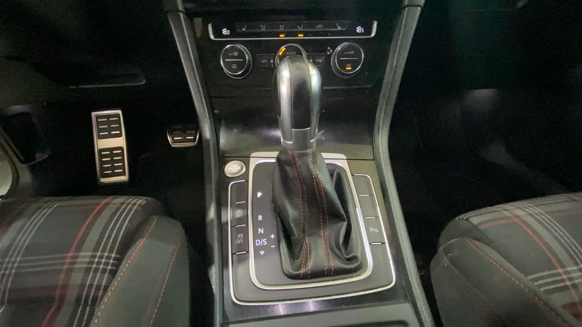 Volkswagen Golf GTI 2.0 TSI DSG BMT - foto 22