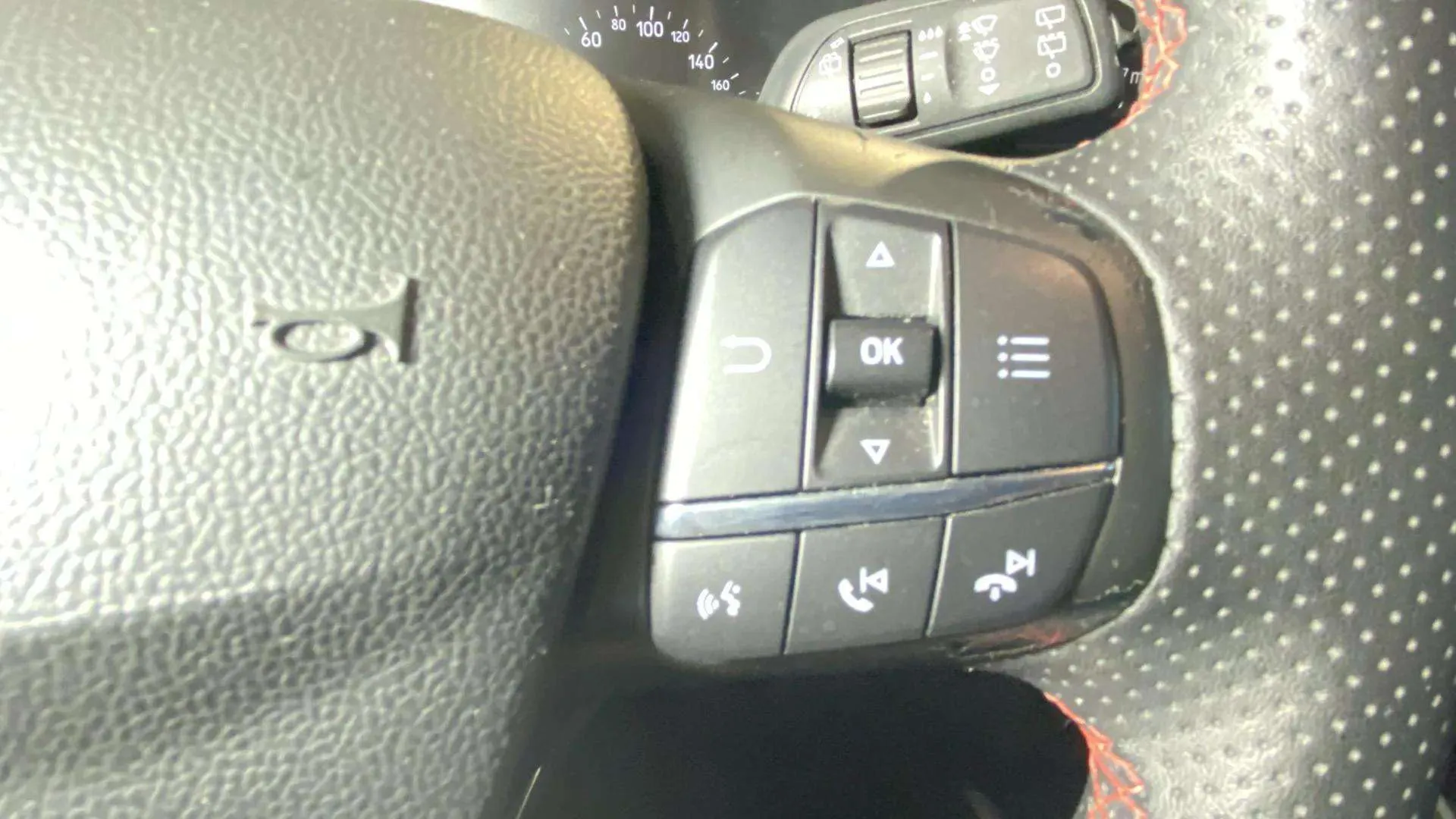 Ford Focus 1.0 EcoBoost MHEV ST-Line - foto 29