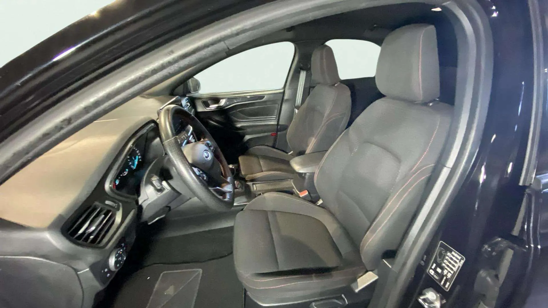 Ford Focus 1.0 EcoBoost MHEV ST-Line - foto 19