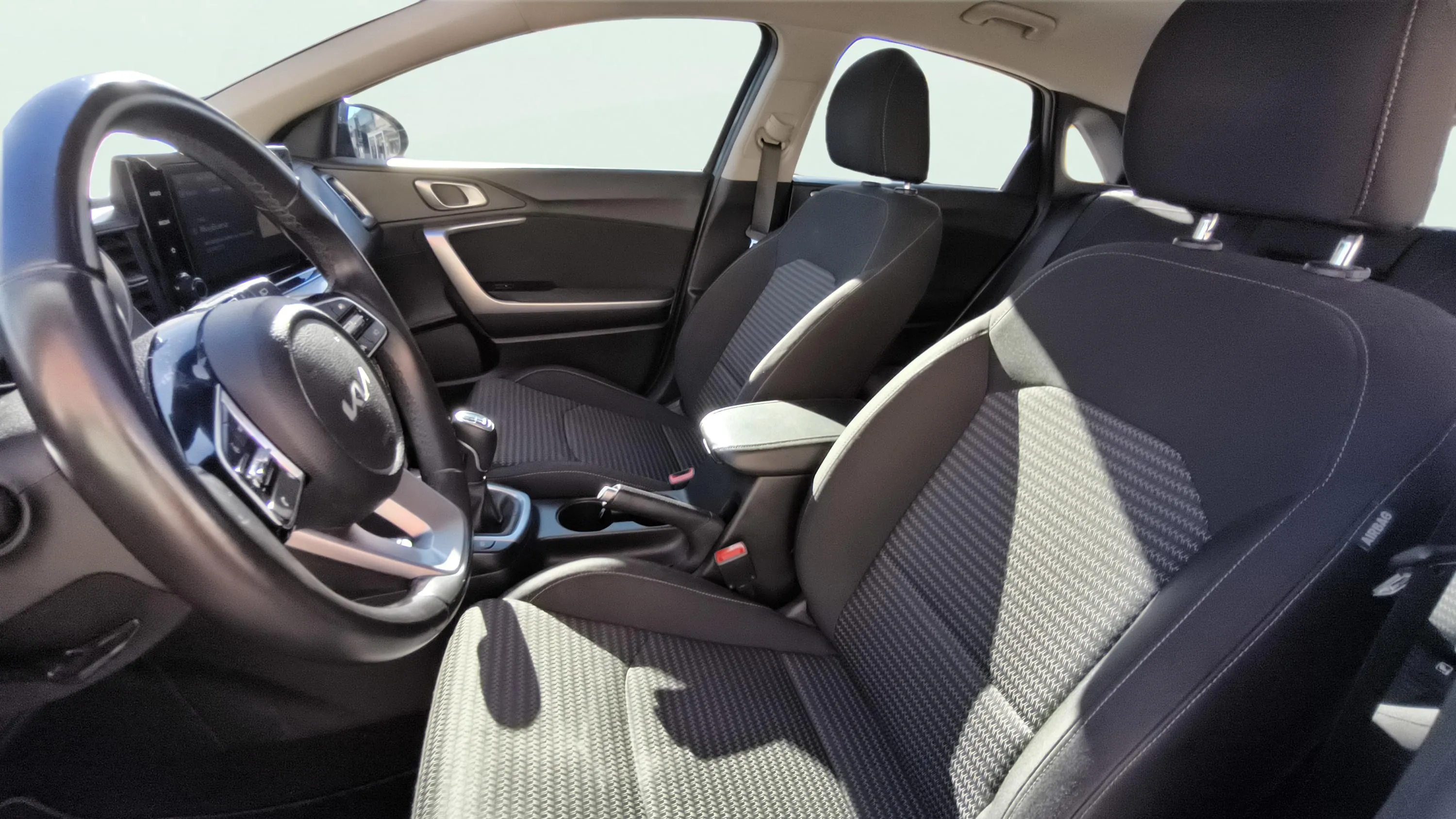 Kia Ceed 1.6 MHEV iMT Drive - foto 28