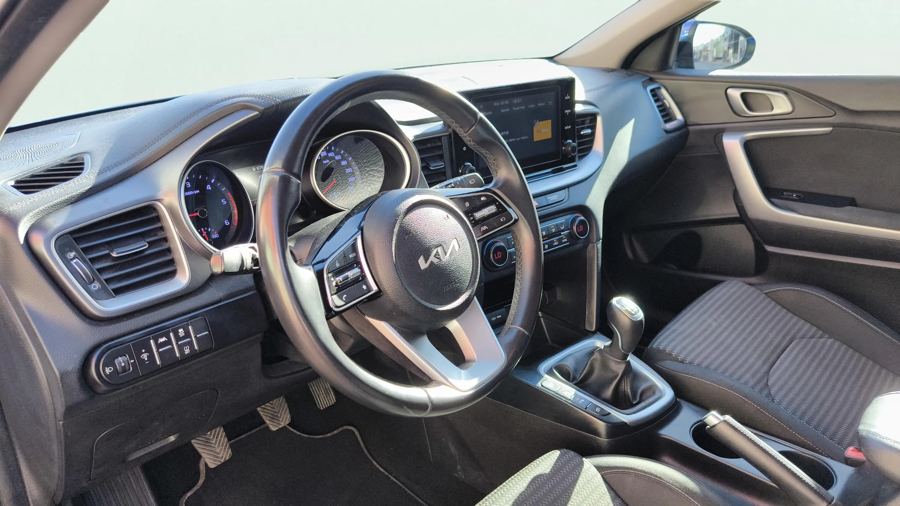 Kia Ceed 1.6 MHEV iMT Drive - foto 27
