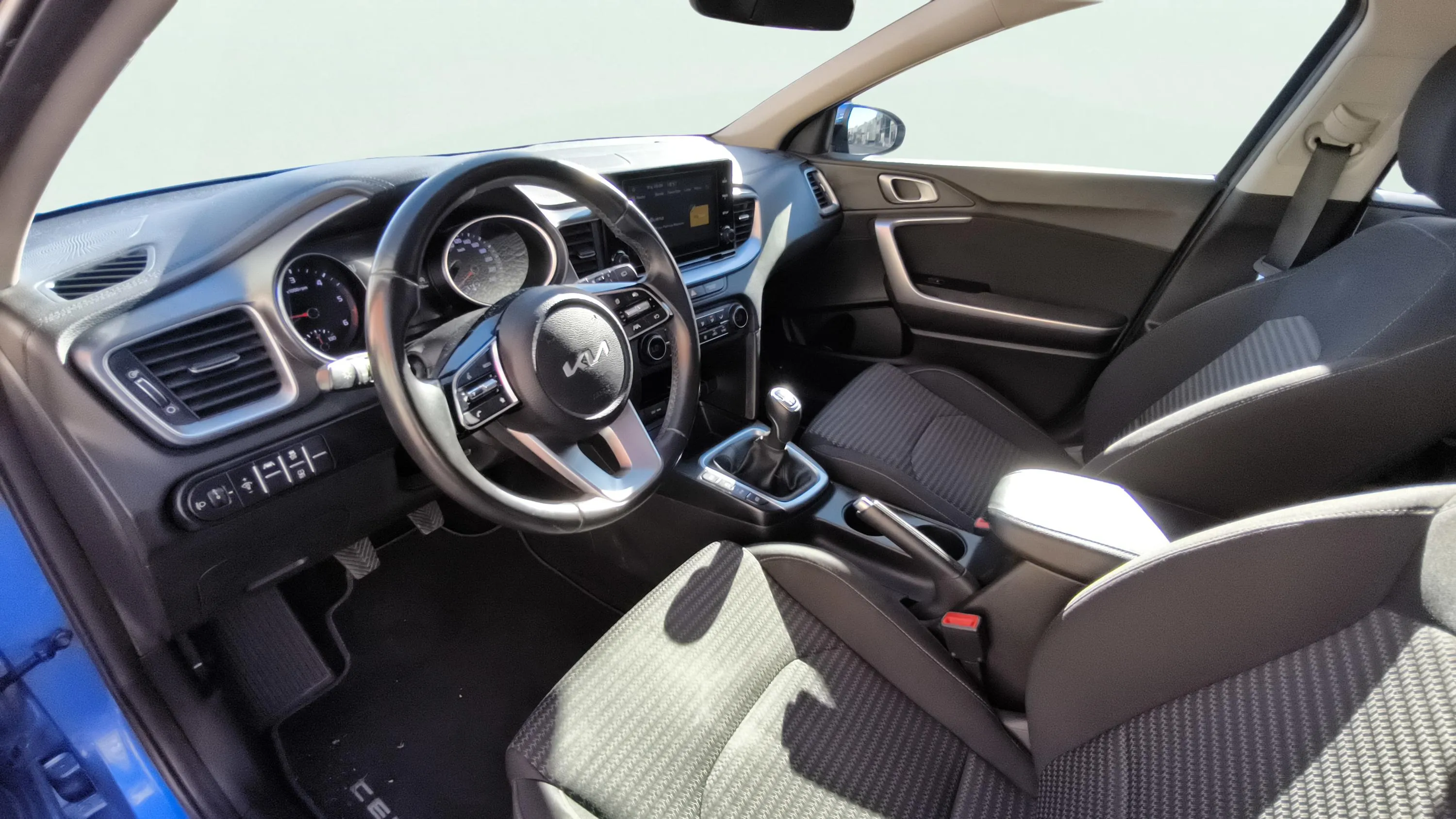 Kia Ceed 1.6 MHEV iMT Drive - foto 29