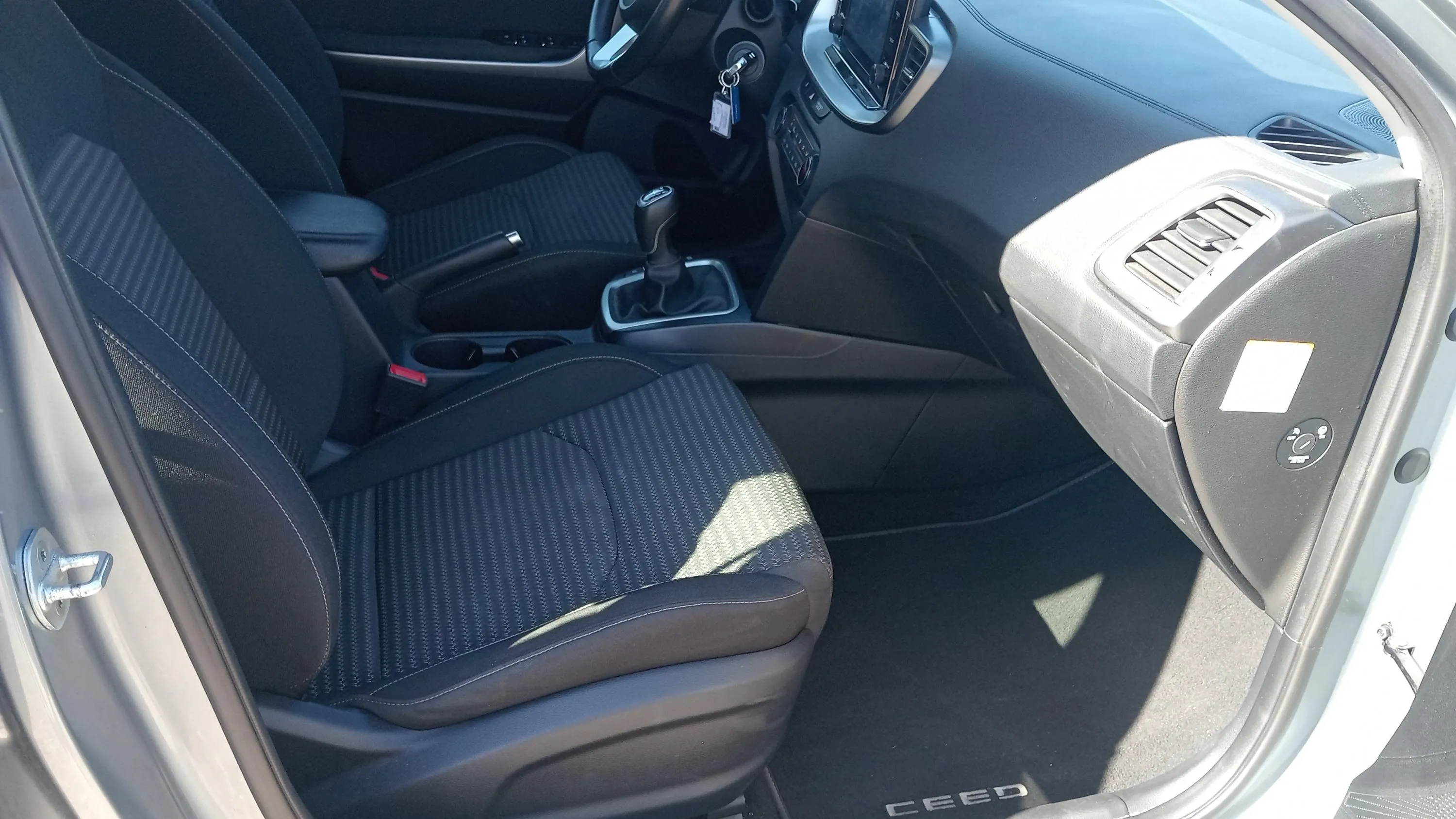 Kia Ceed 1.6 MHEV iMT Drive - foto 17