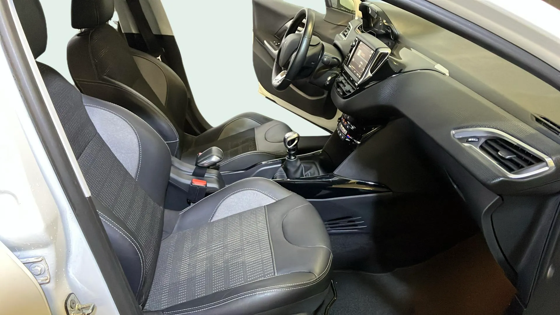 Peugeot 2008 Allure 1.2 PureTech - foto 18