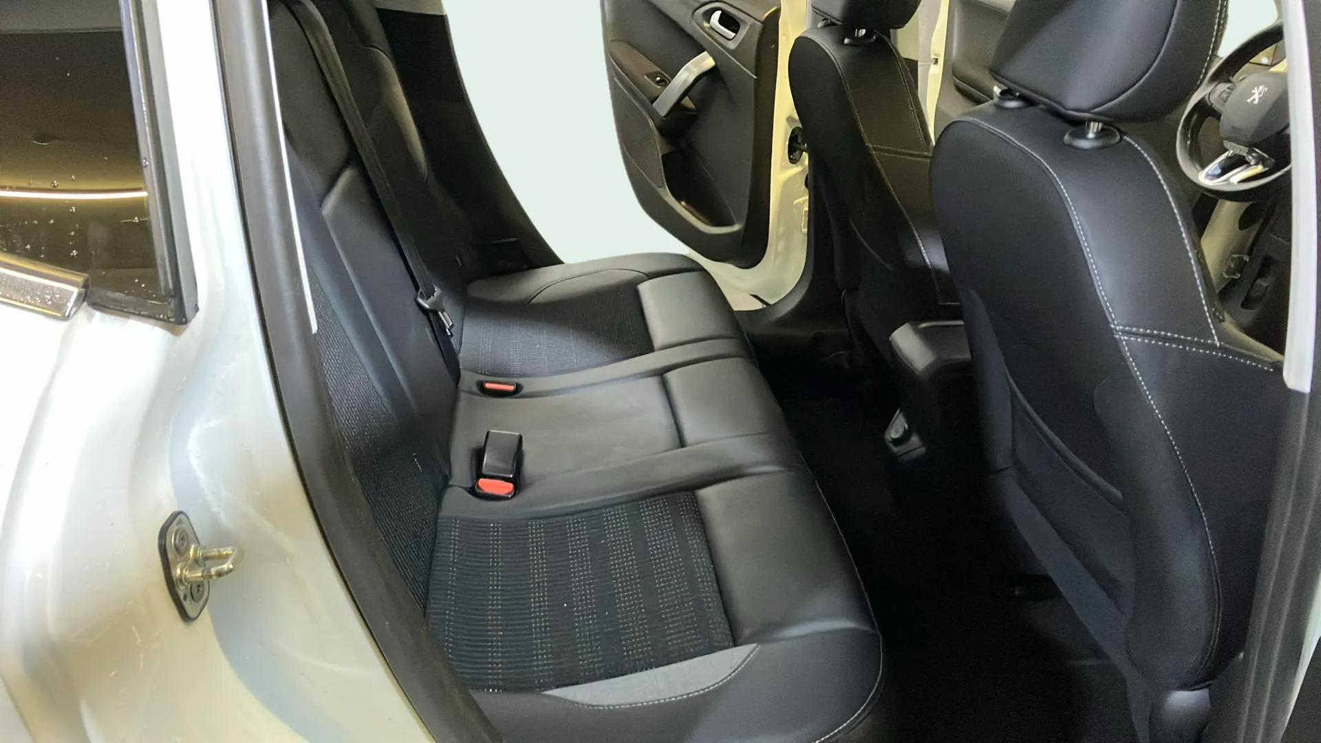 Peugeot 2008 Allure 1.2 PureTech - foto 20