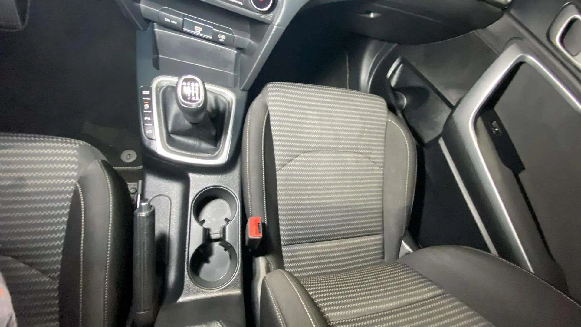 Kia Ceed 1.6 MHEV iMT Drive - foto 29