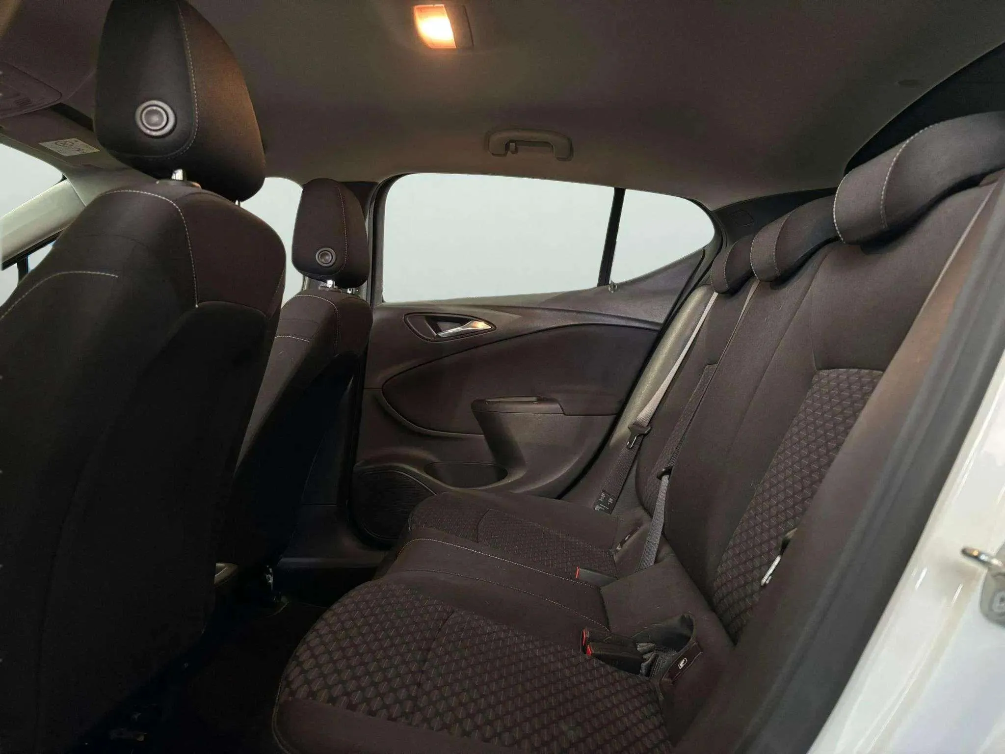 Opel Astra 1.6 CDTi Selective - foto 14
