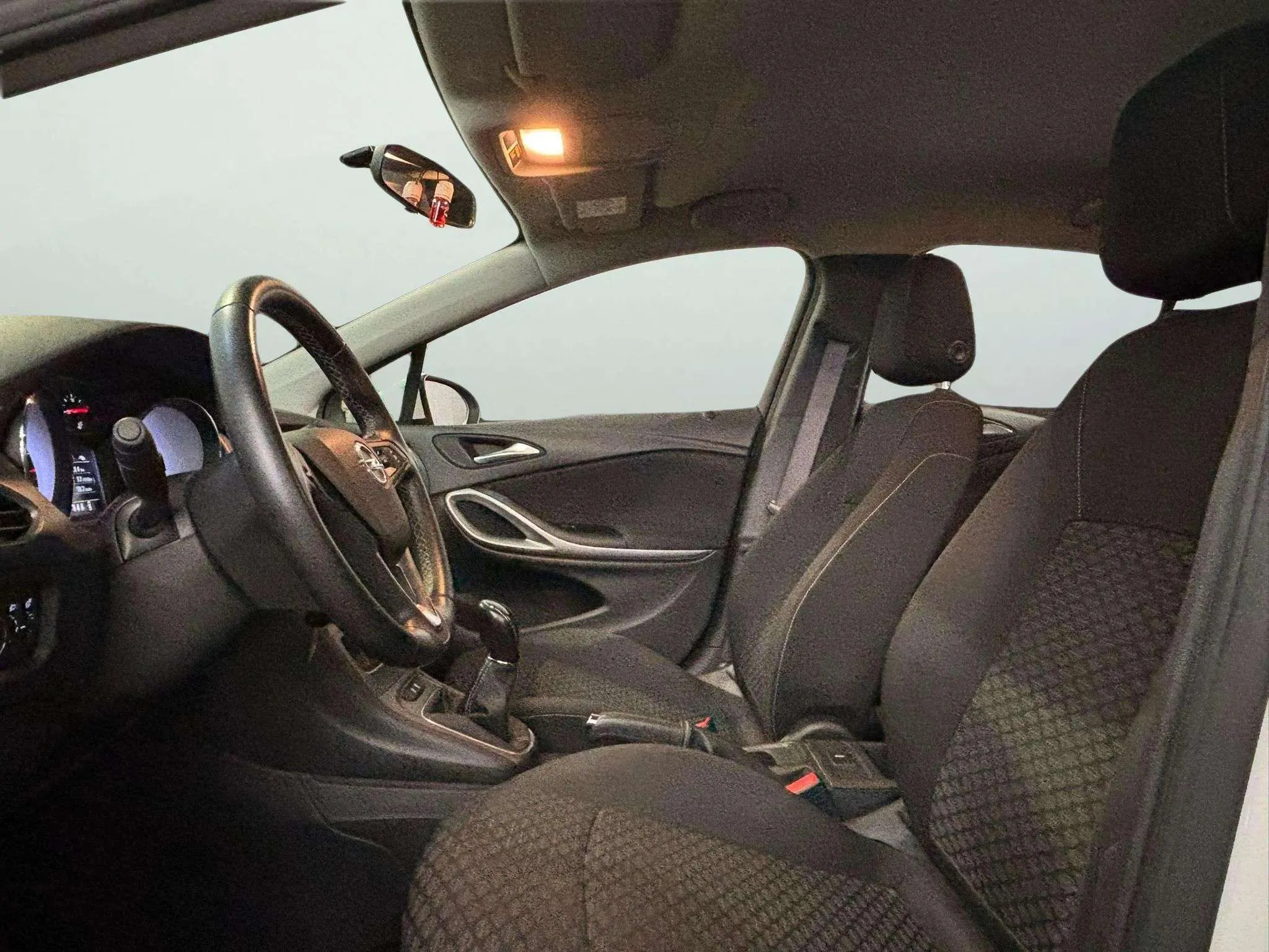 Opel Astra 1.6 CDTi Selective - foto 7