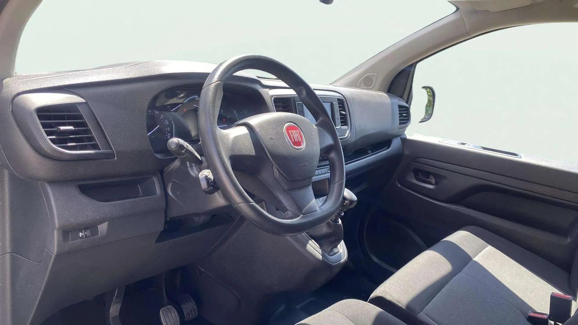 Fiat Scudo Furgón L2 MT5 - foto 9