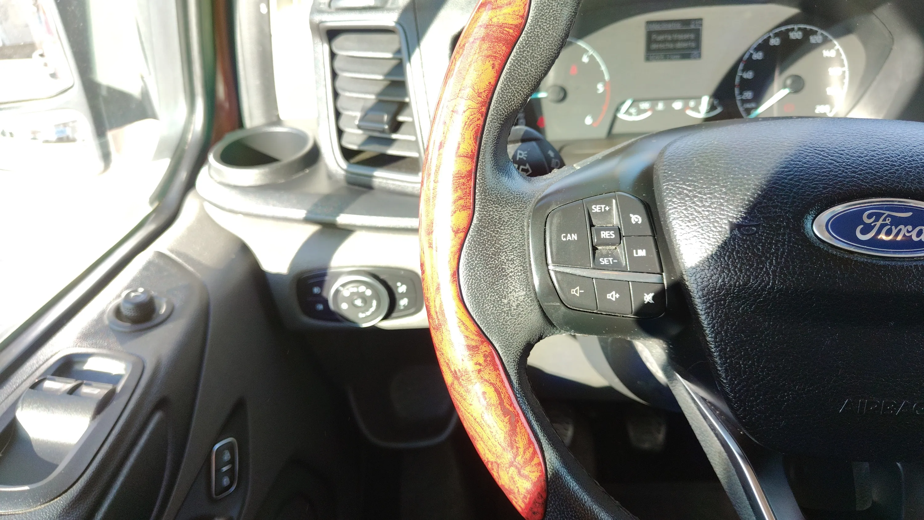 Ford Tourneo Custom 2.0 EcoBoost Hybr L1 Titanium - foto 18