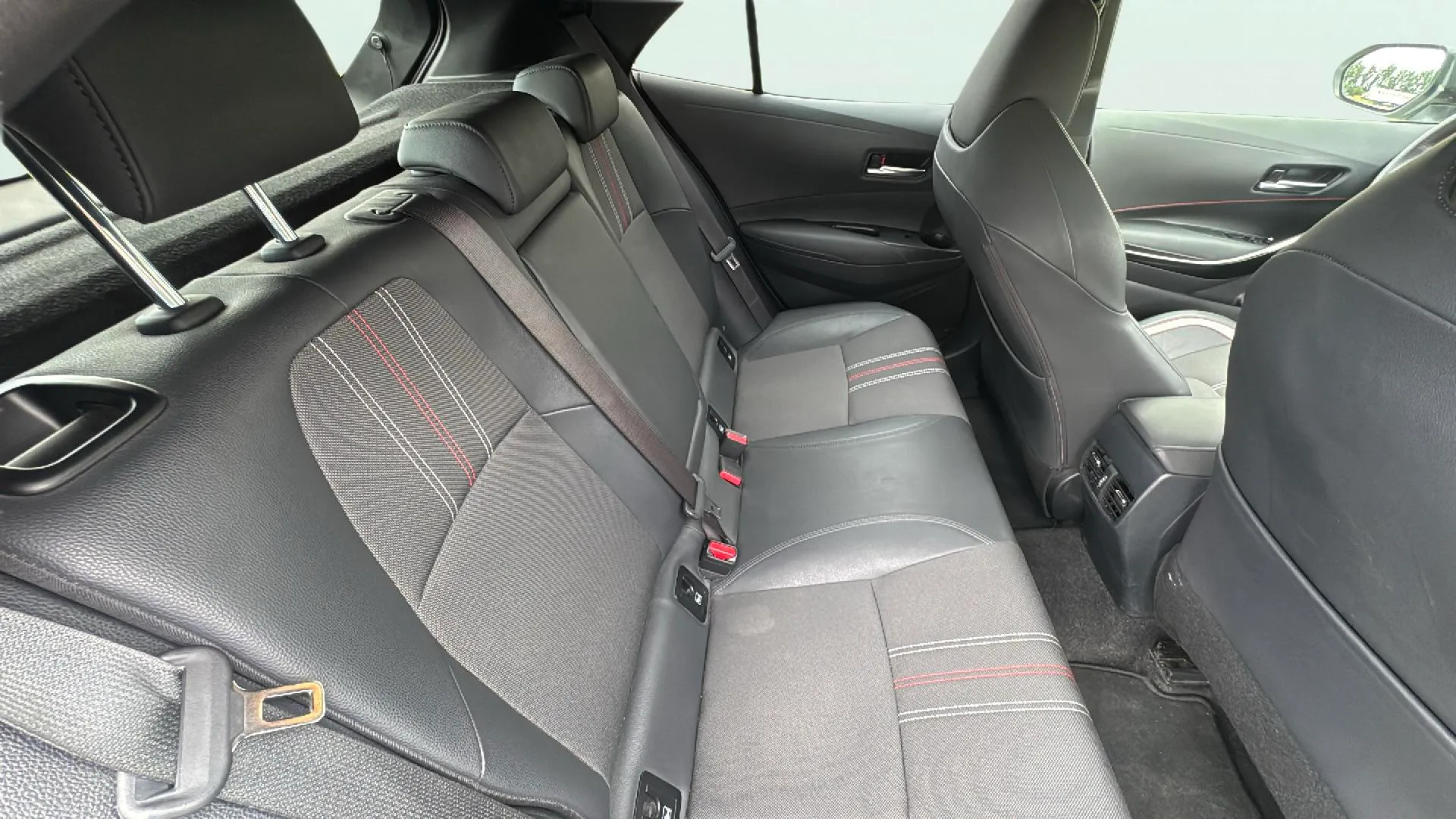 Toyota Corolla 2.0 180H GR-Sport E-CVT - foto 8