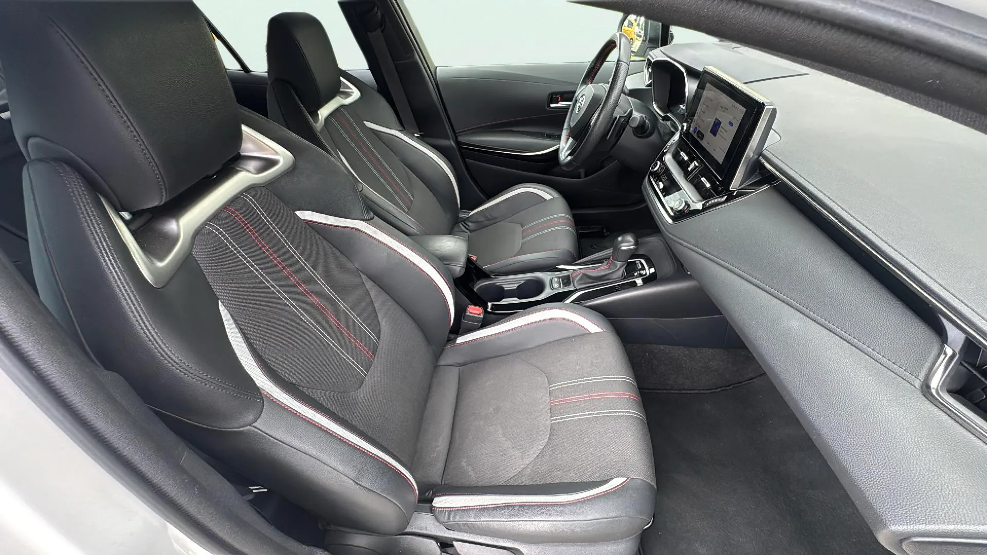 Toyota Corolla 2.0 180H GR-Sport E-CVT - foto 6