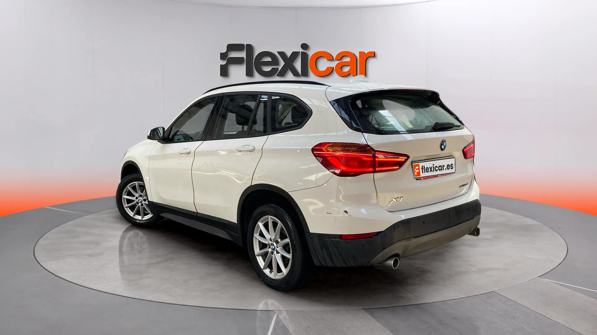 BMW X1 sDrive18d - foto 8