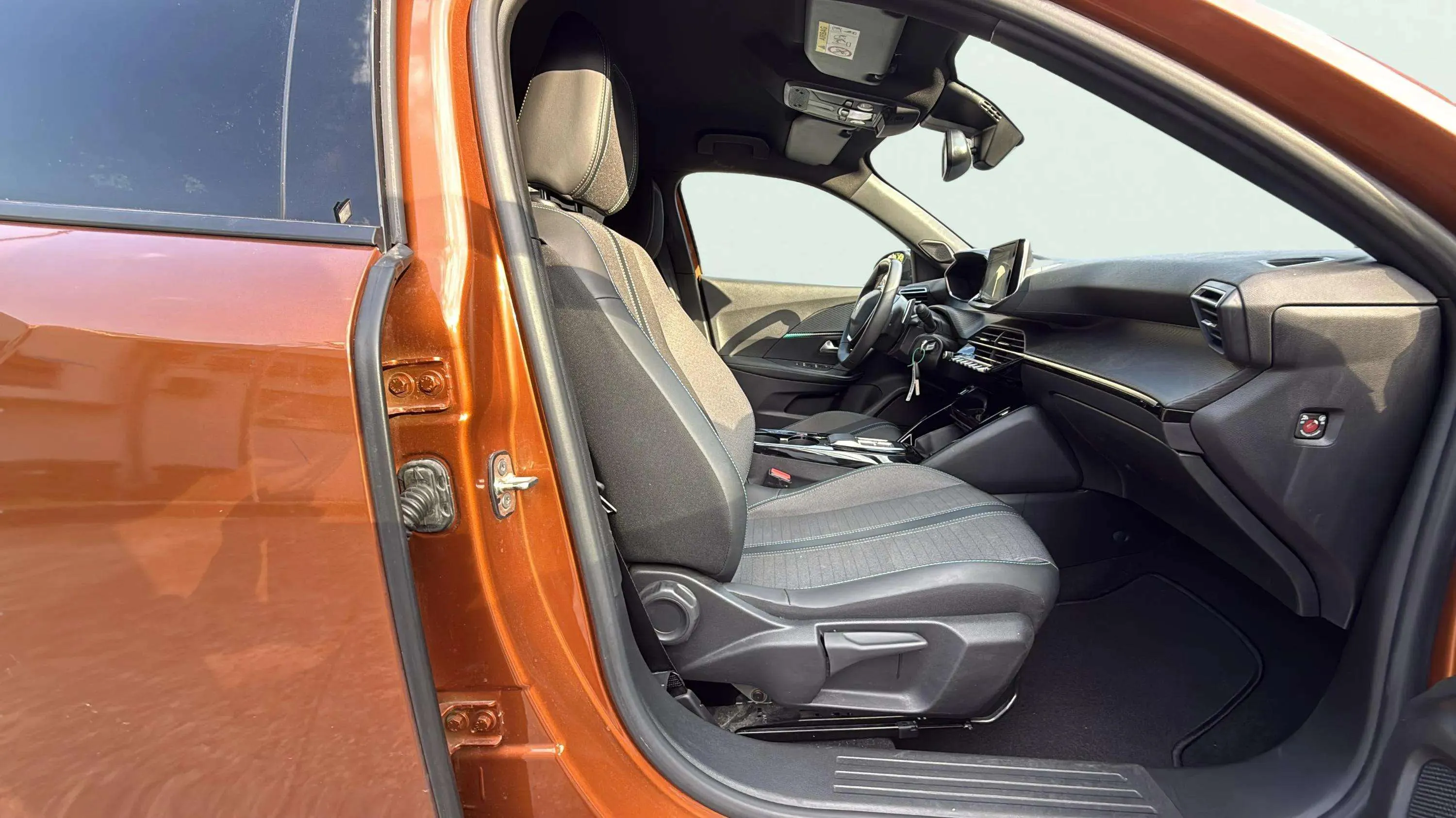 Peugeot 2008 Allure PureTech 130 EAT8 - foto 10
