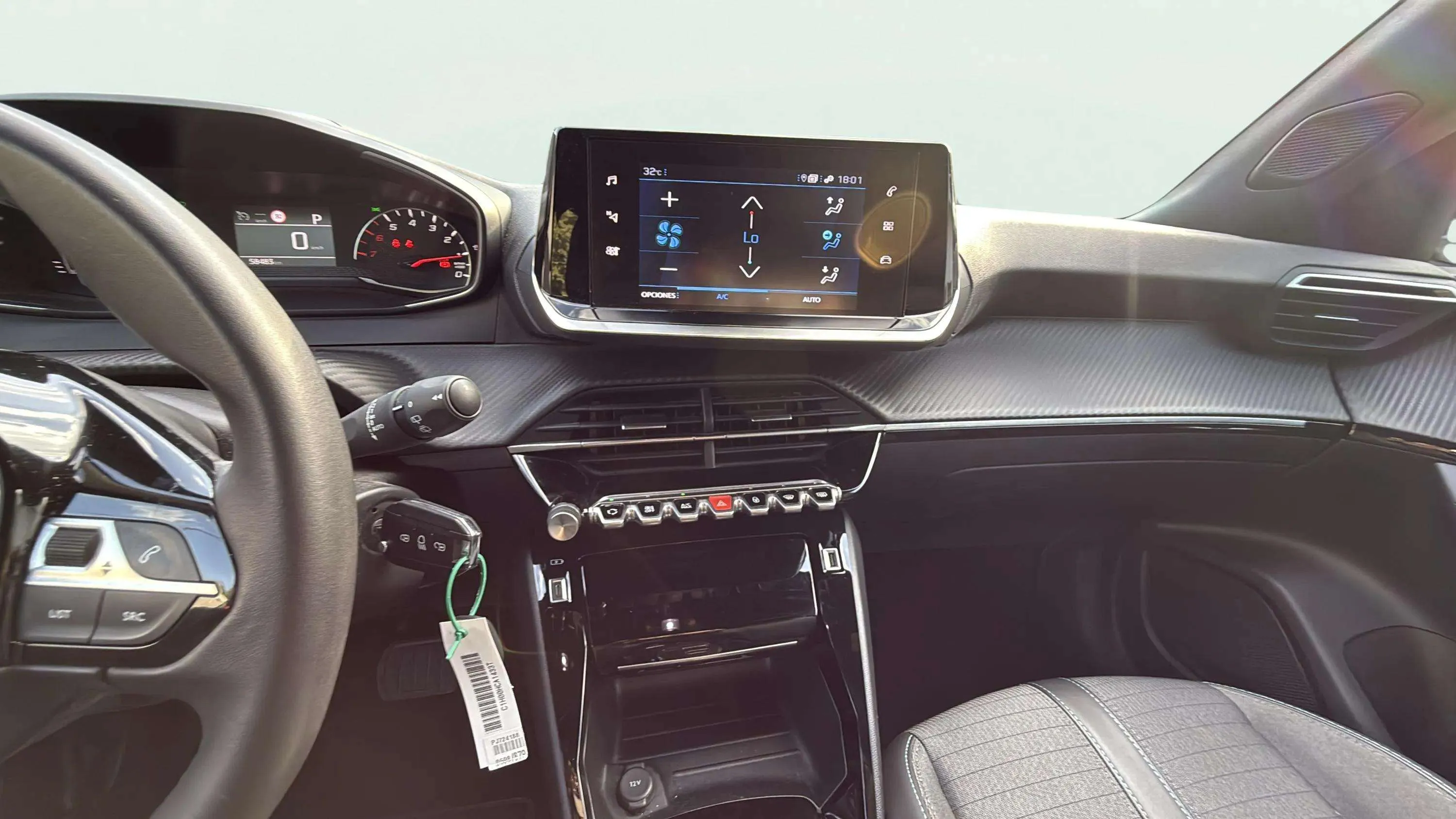 Peugeot 2008 Allure PureTech 130 EAT8 - foto 13
