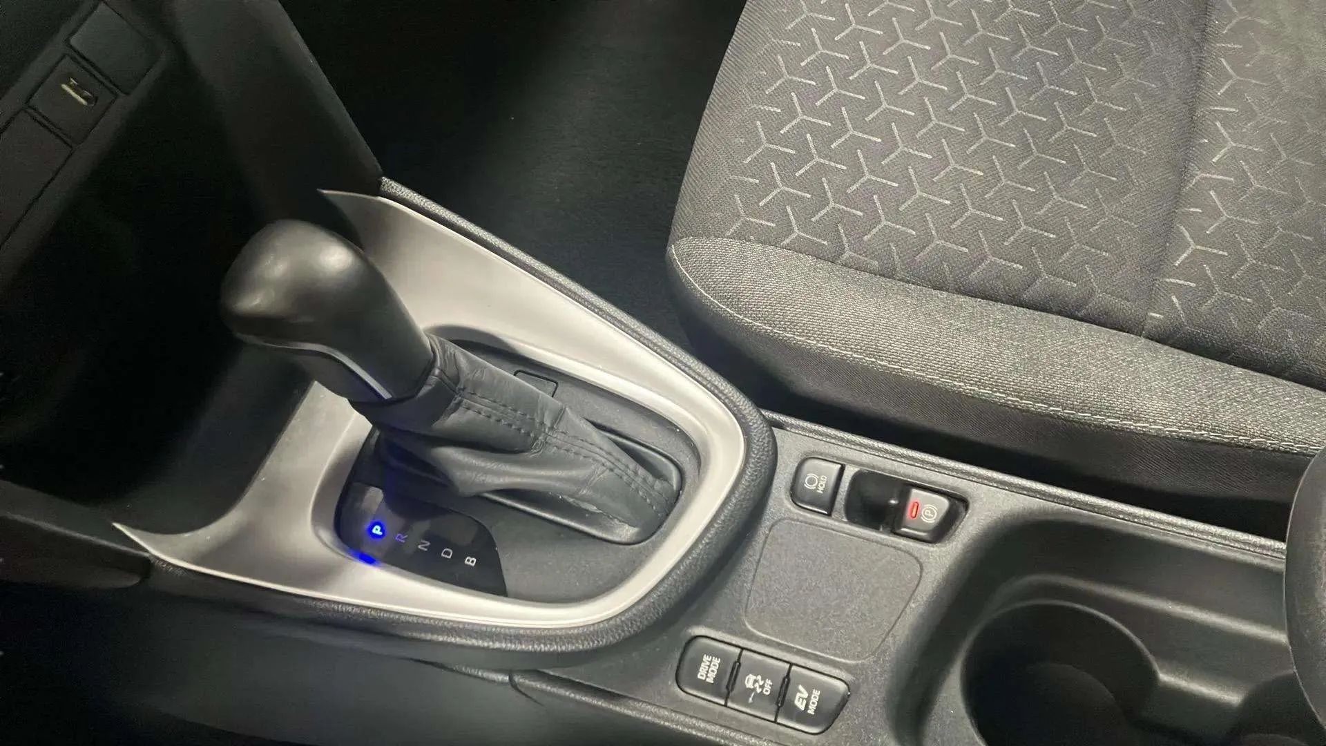 Toyota Yaris Cross 1.5 120H Active Tech Pack Connect - foto 17