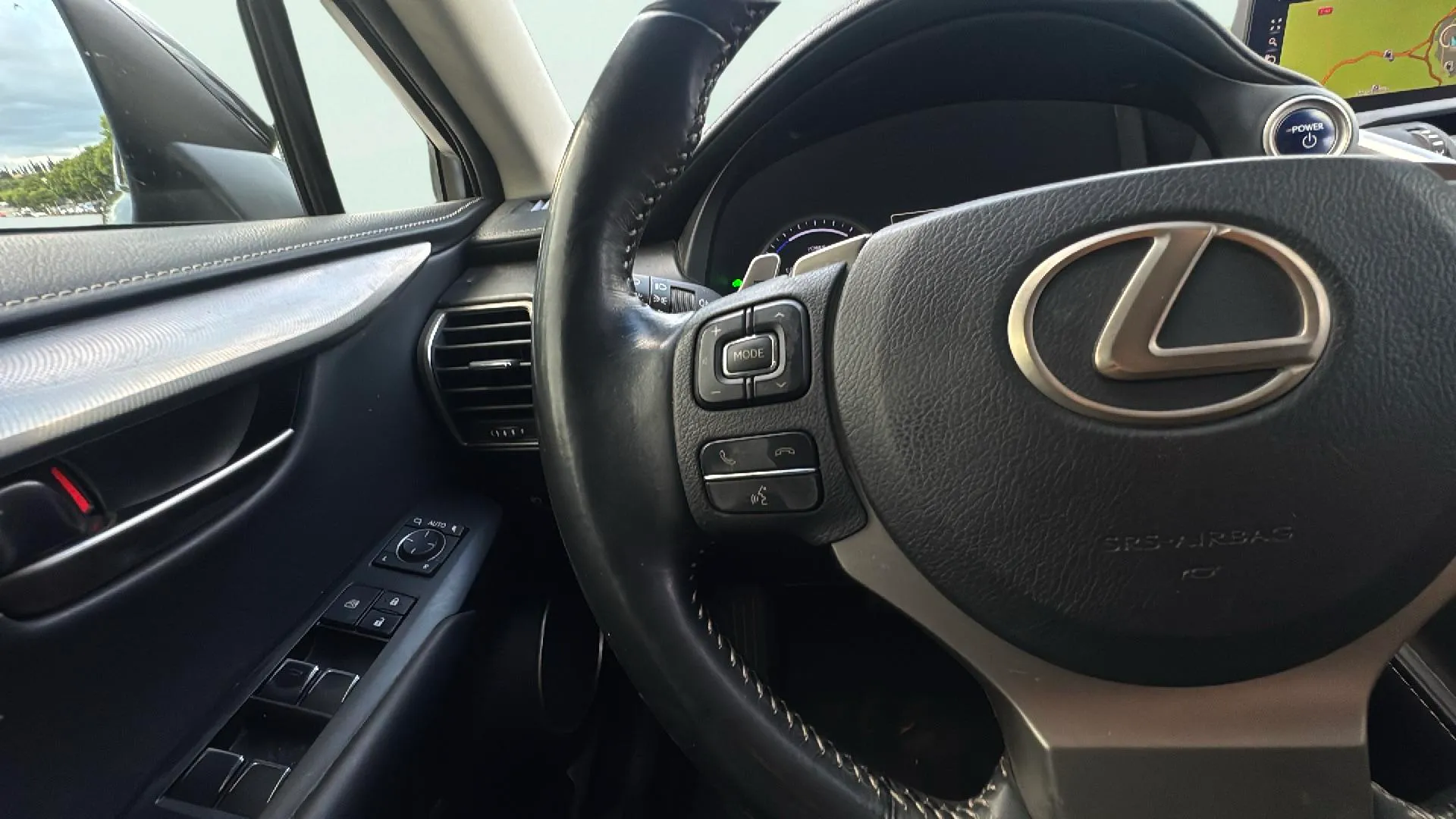 Lexus NX 2.5 300h Business 2WD - foto 15