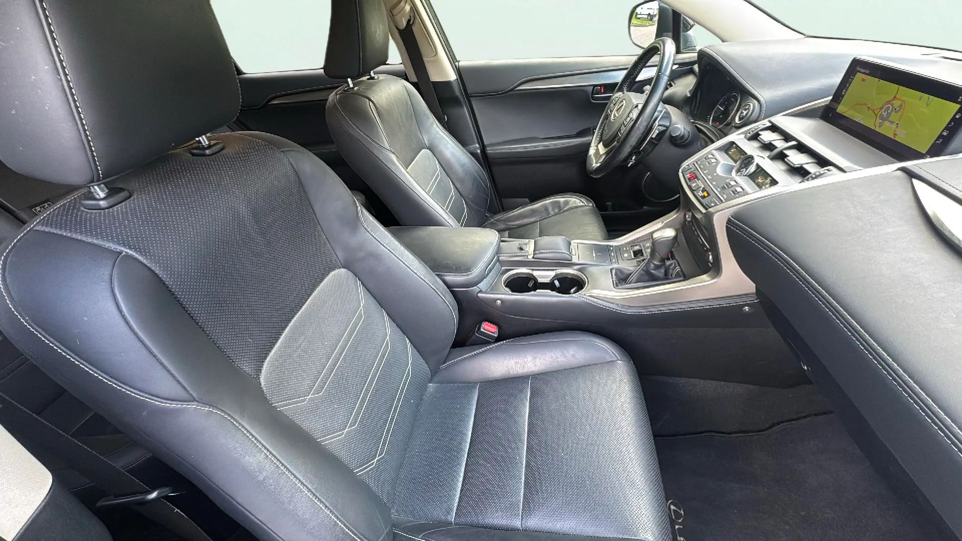 Lexus NX 2.5 300h Business 2WD - foto 7