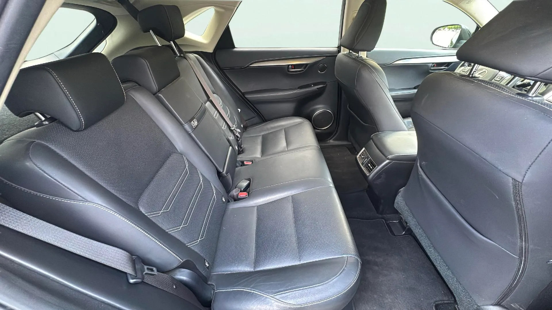 Lexus NX 2.5 300h Business 2WD - foto 8