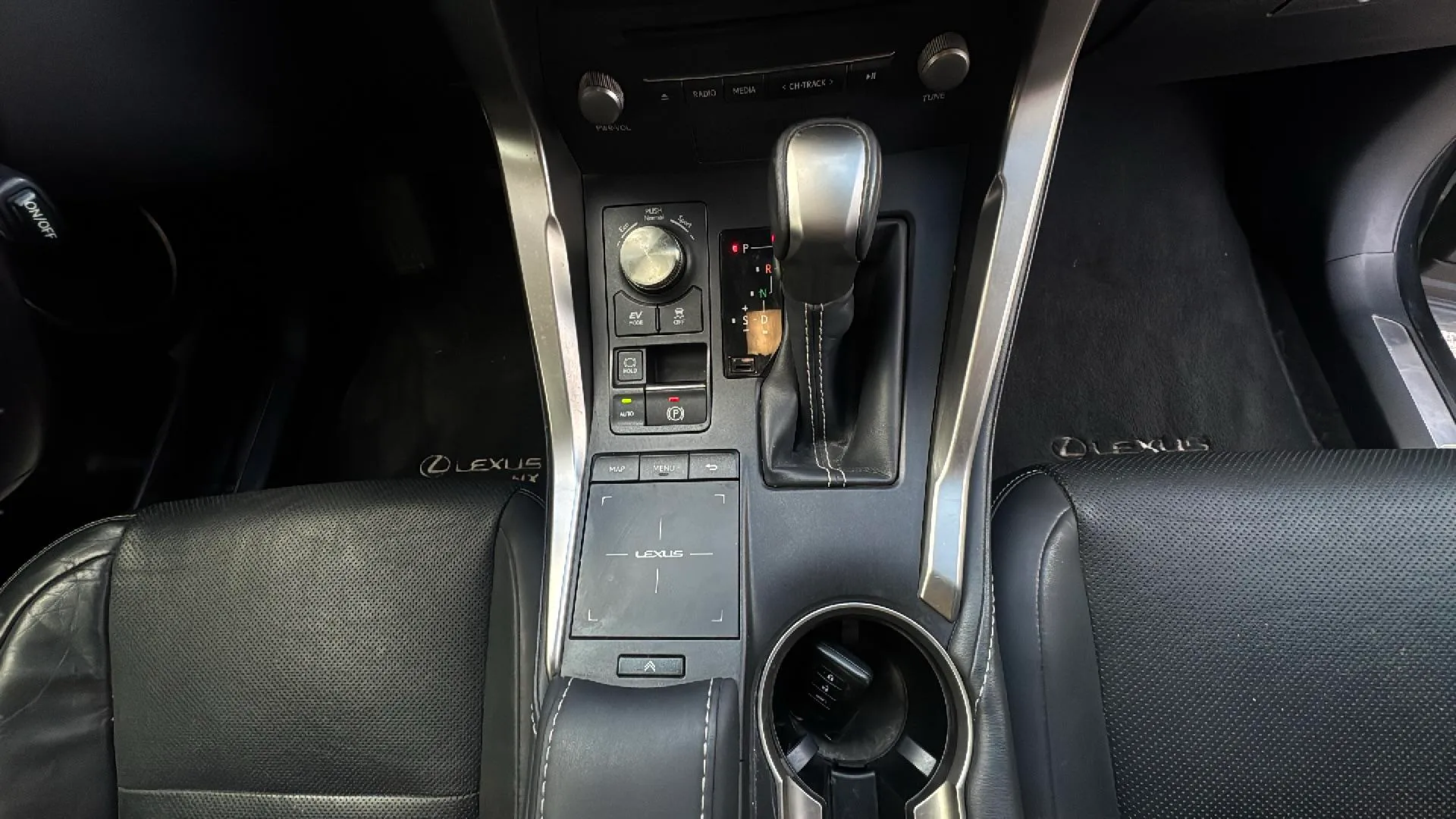 Lexus NX 2.5 300h Business 2WD - foto 14