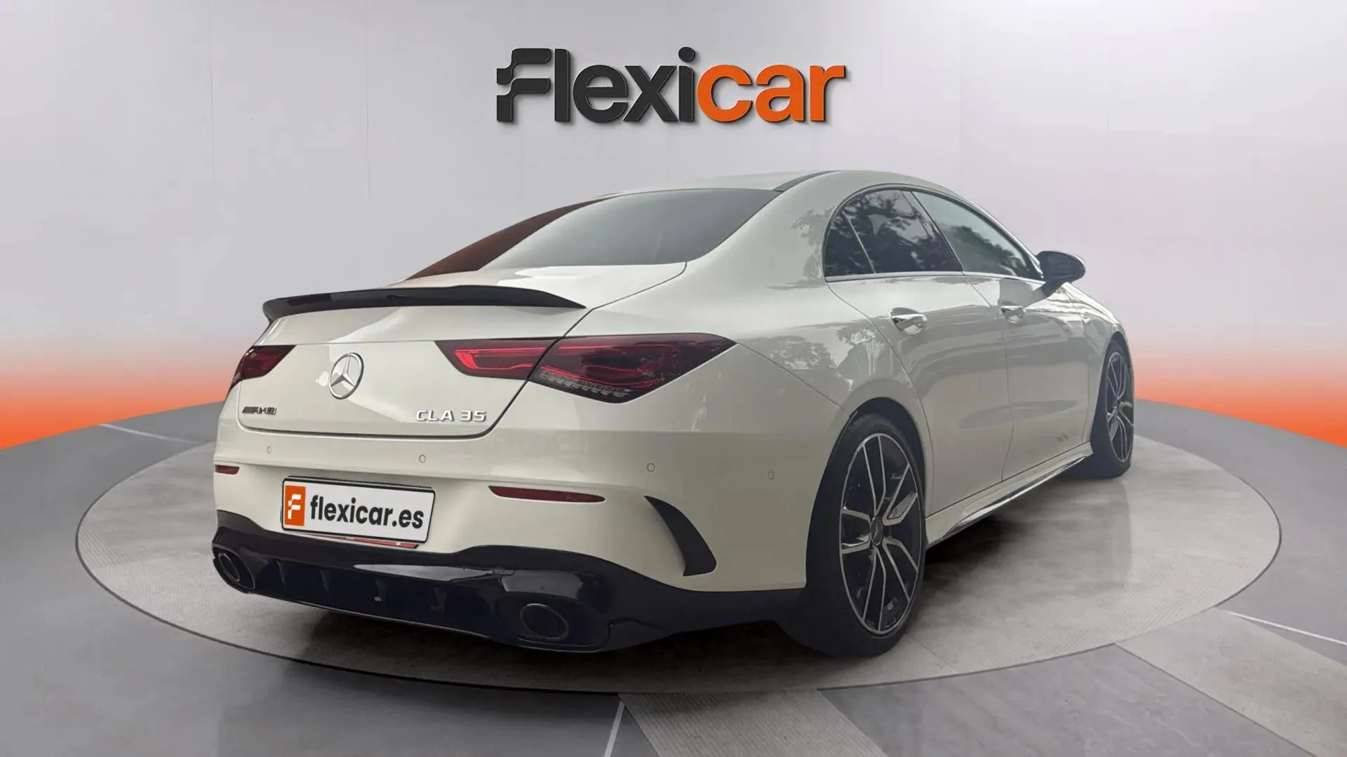 Mercedes-Benz CLA Mercedes-AMG 35 4MATIC+ - foto 4