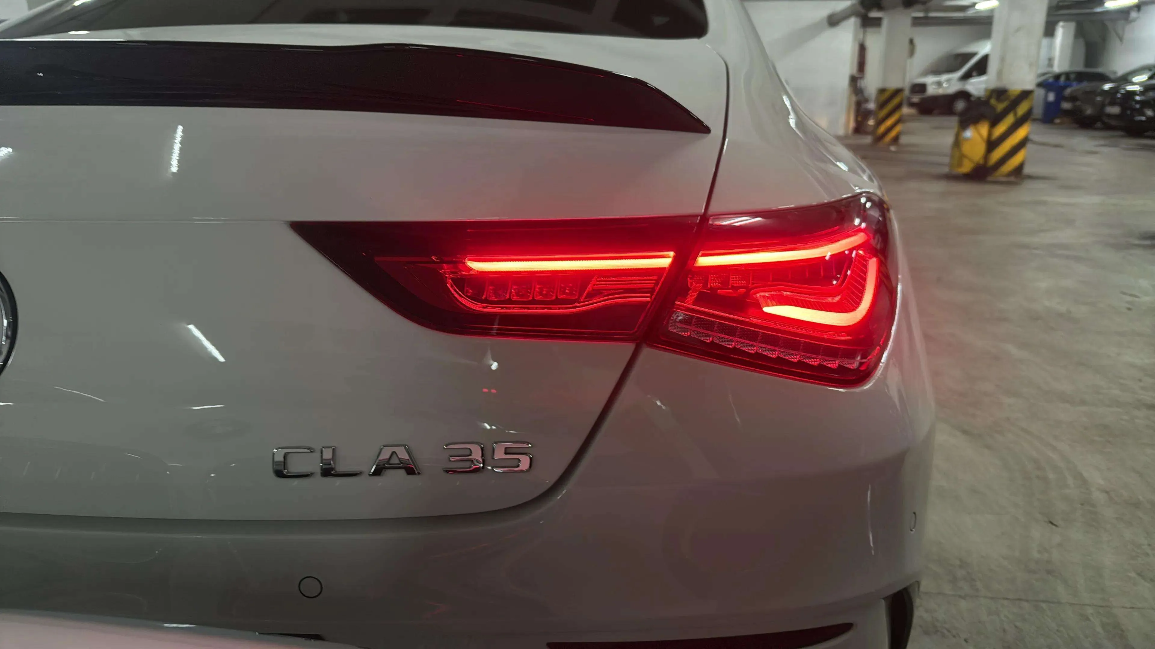 Mercedes-Benz CLA Mercedes-AMG 35 4MATIC+ - foto 36