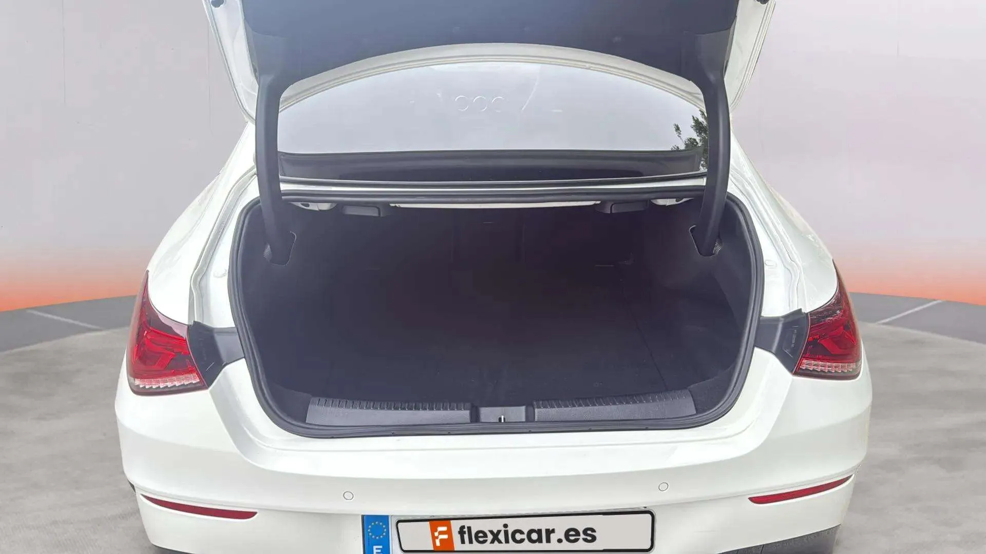 Mercedes-Benz CLA Mercedes-AMG 35 4MATIC+ - foto 8
