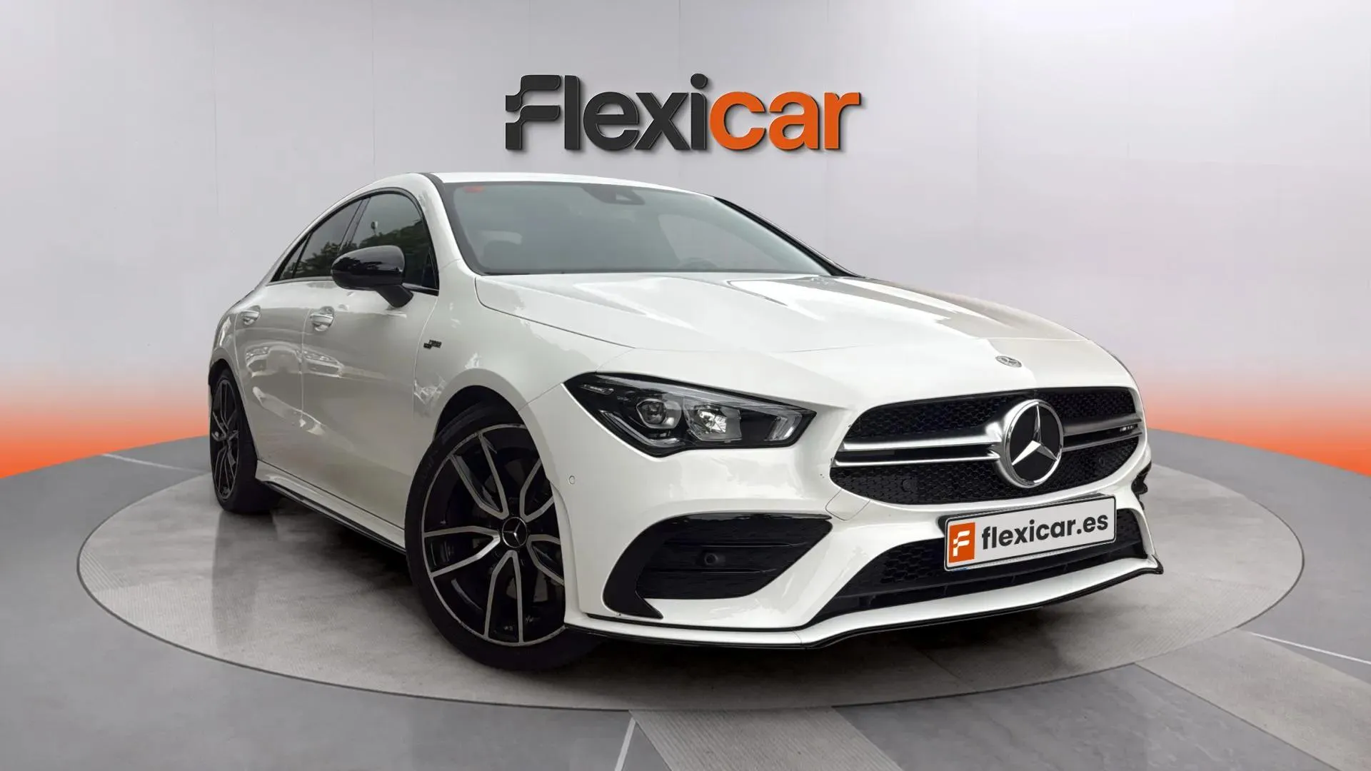 Mercedes-Benz CLA Mercedes-AMG 35 4MATIC+ - foto 2