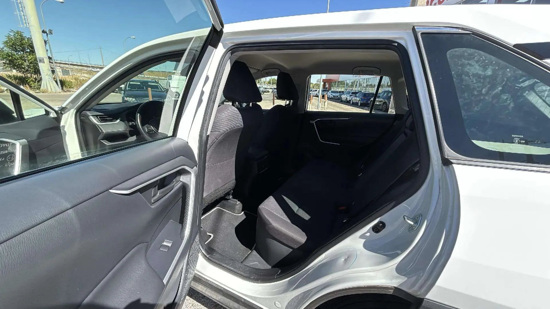 Toyota RAV4 2.5l 220H Business - foto 11