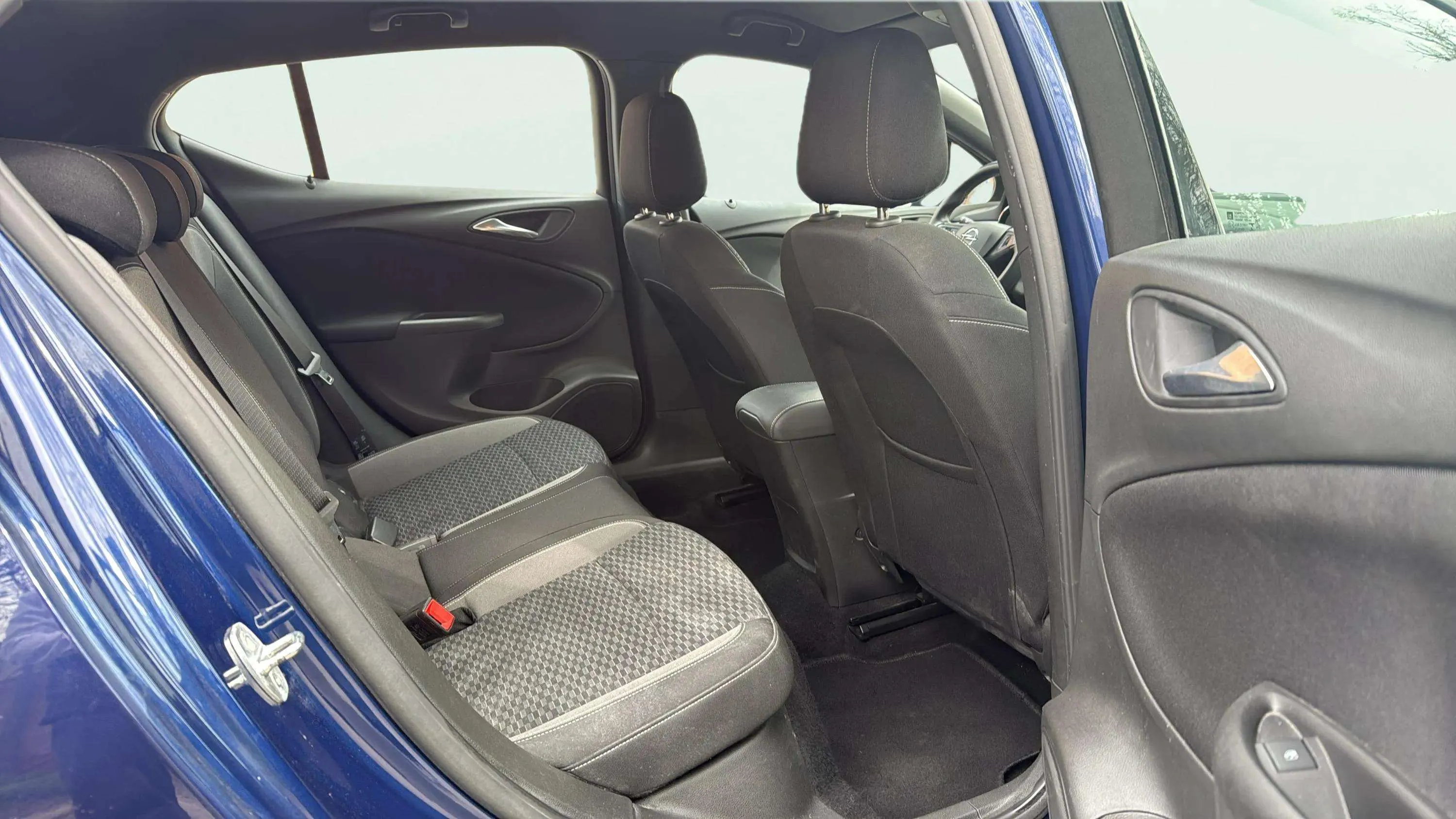 Opel Astra 1.2T SHT Business Elegance - foto 7