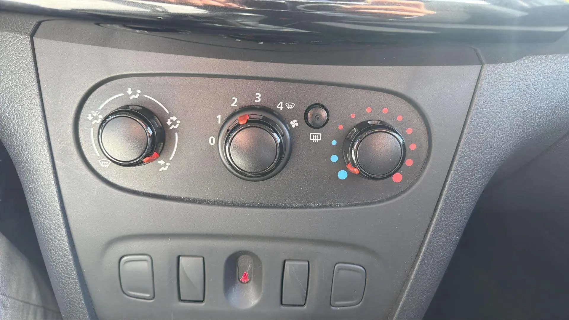 Dacia Sandero Access 1.0 18 - foto 16