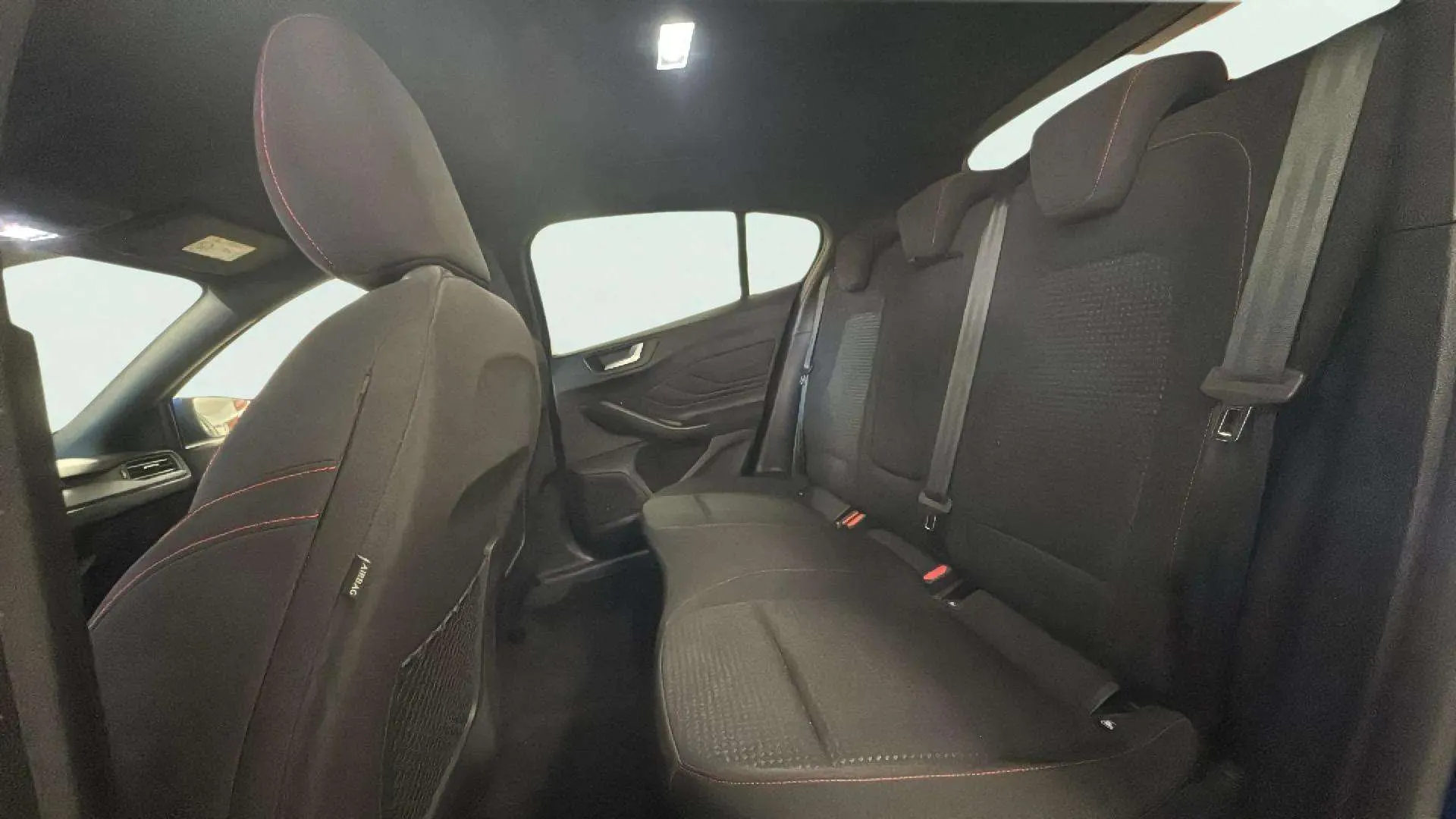 Ford Focus 1.0 Ecob. MHEV ST-Line Design SIP - foto 19