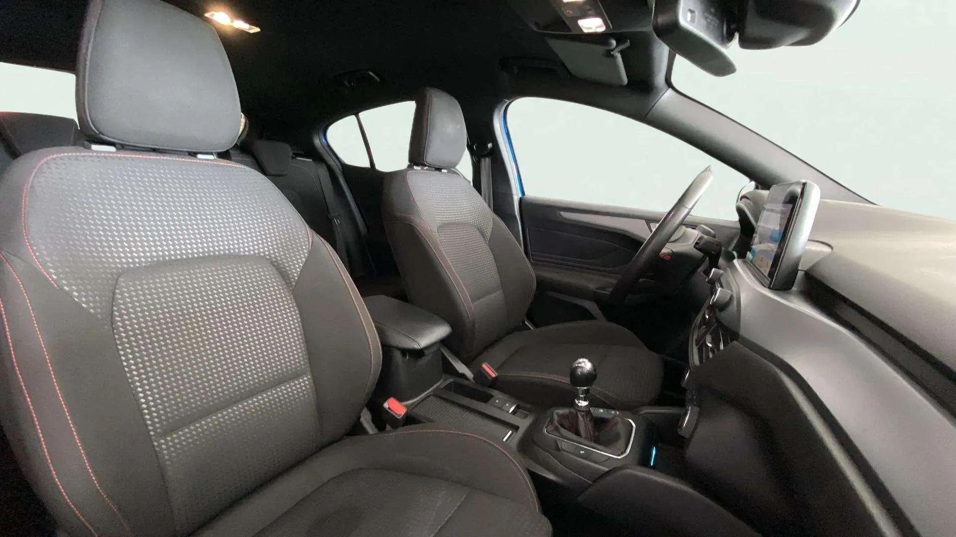 Ford Focus 1.0 EcoBoost MHEV ST-Line - foto 17