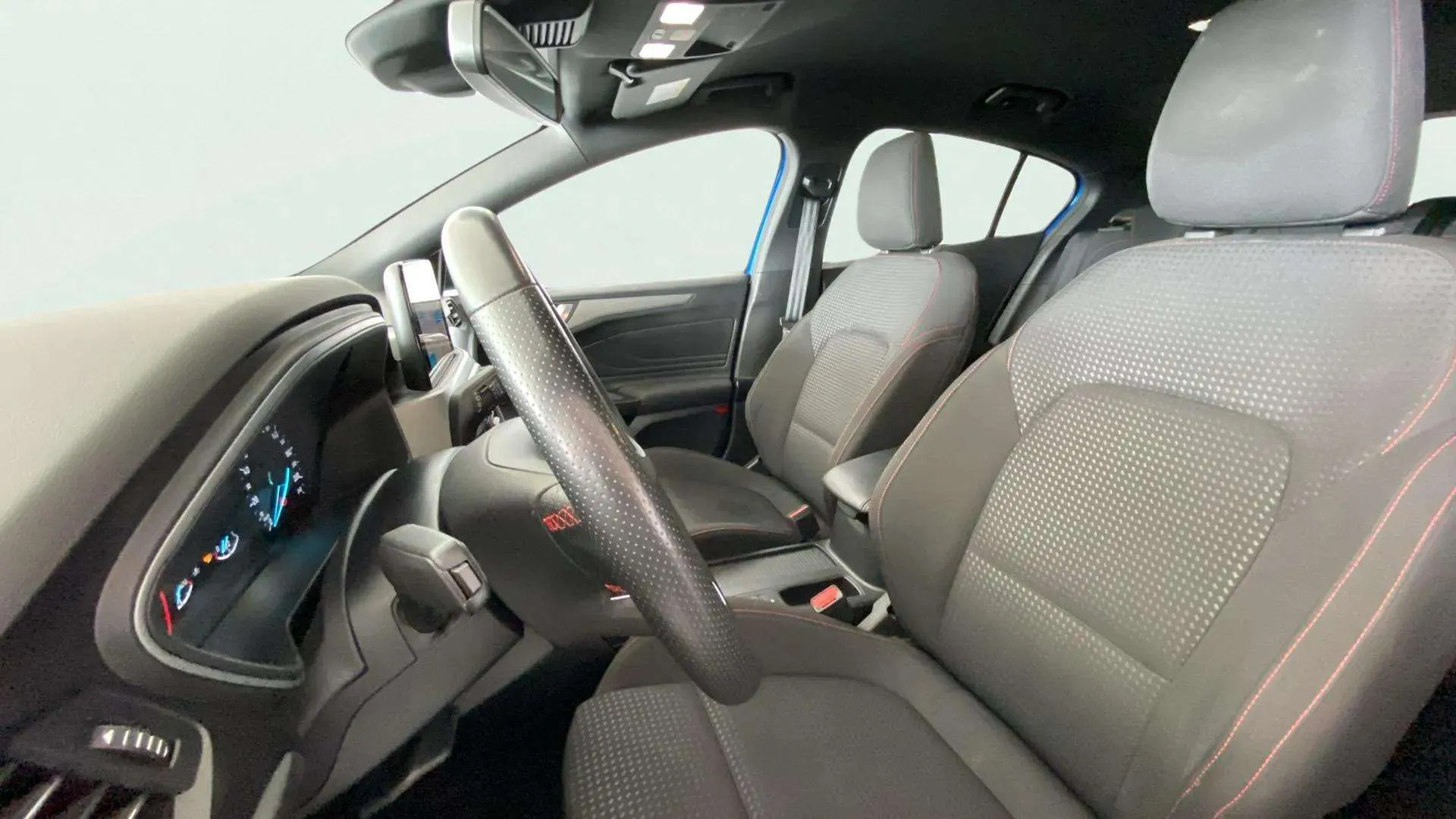 Ford Focus 1.0 EcoBoost MHEV ST-Line - foto 10