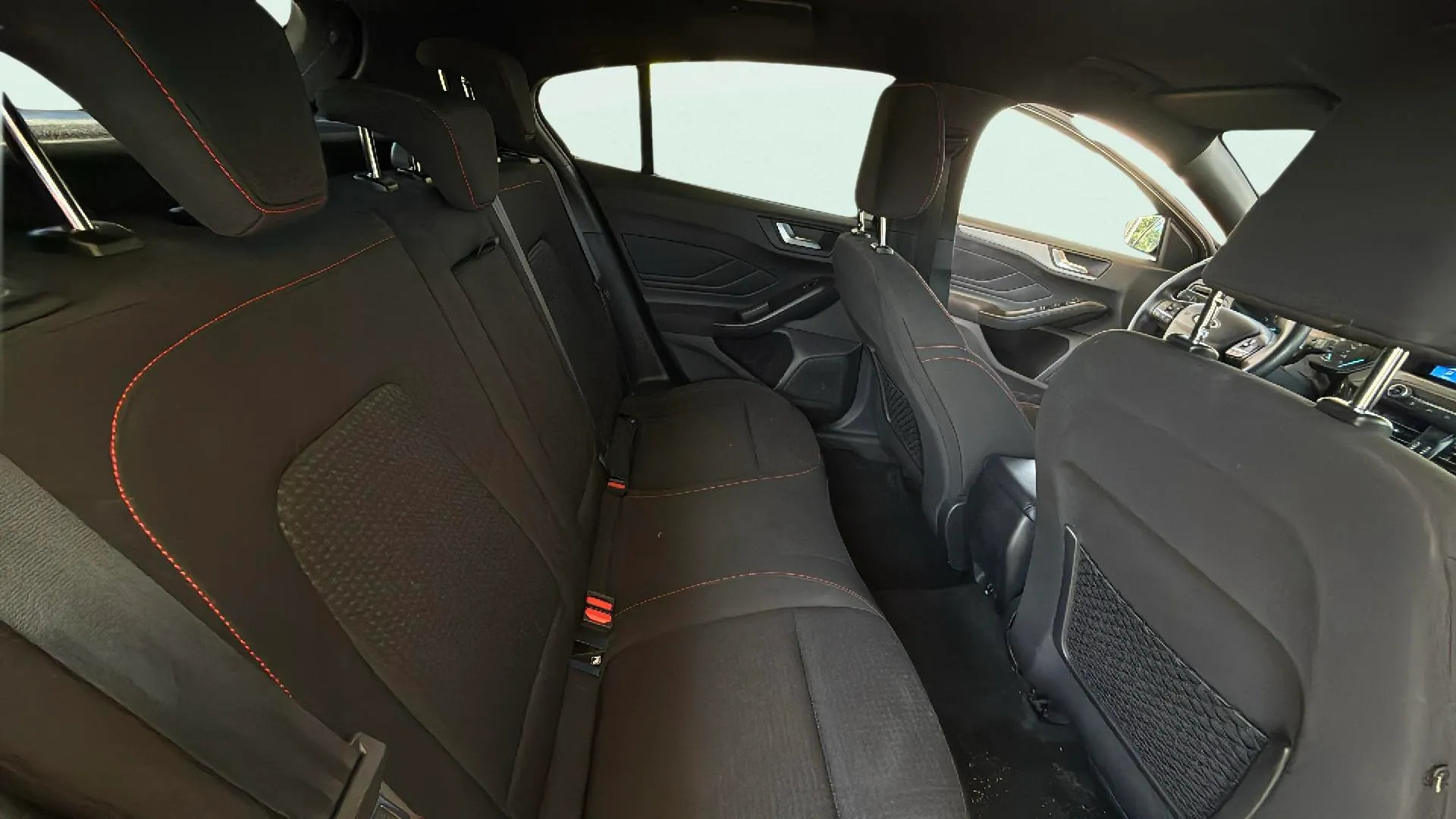 Ford Focus 1.0 EcoBoost MHEV ST-Line - foto 14